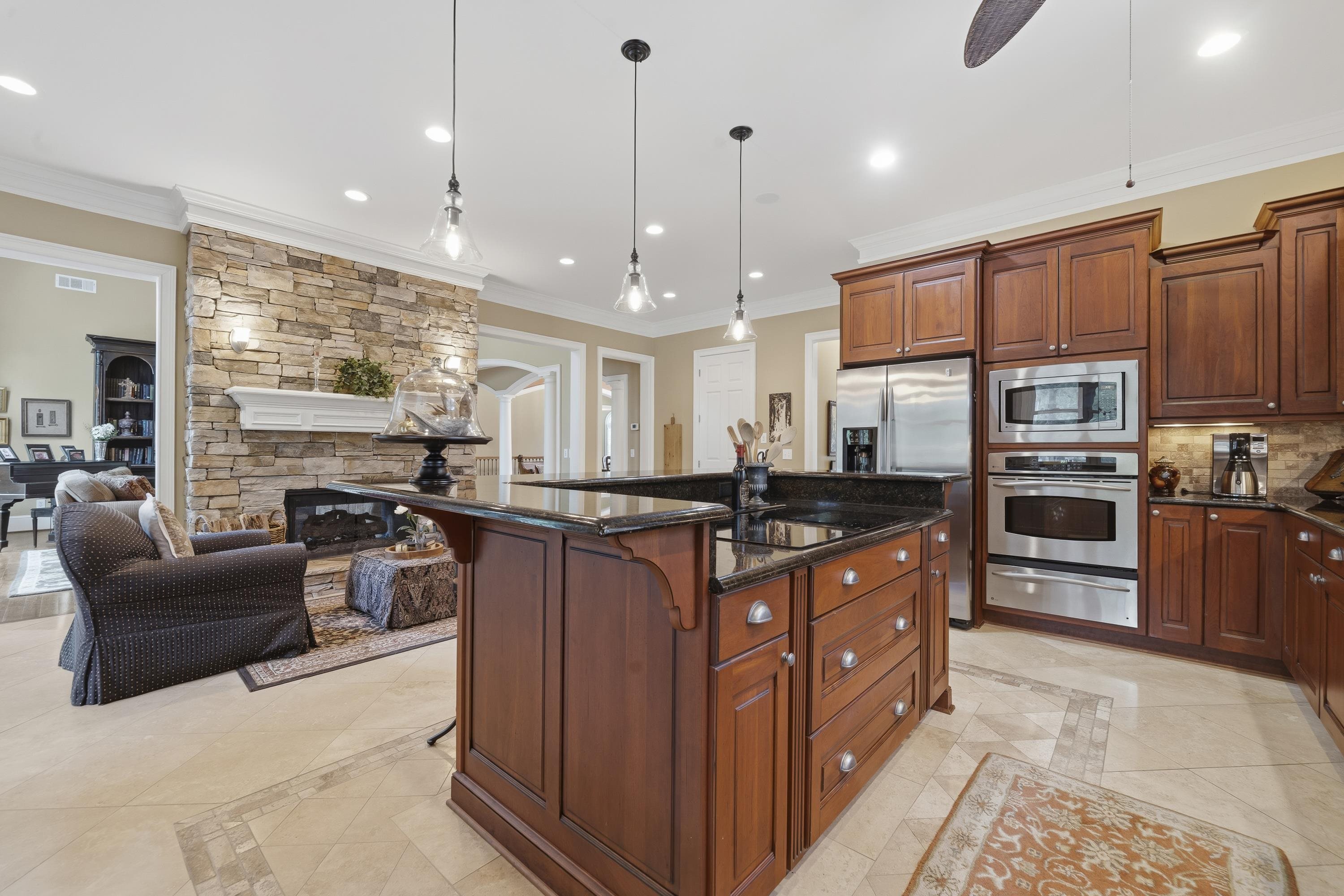 1051 CAWTHORNE LANE image 24