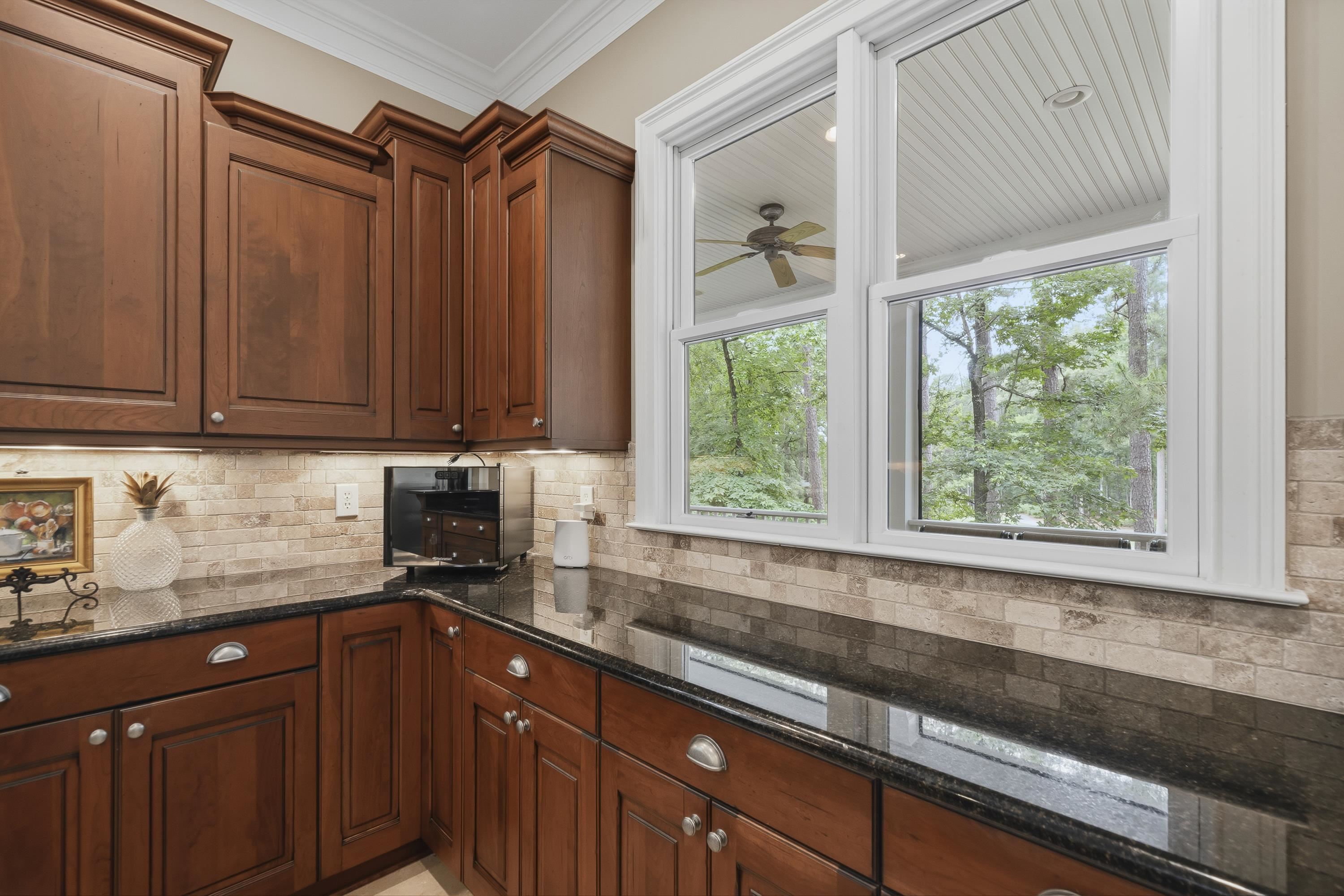 1051 CAWTHORNE LANE image 32