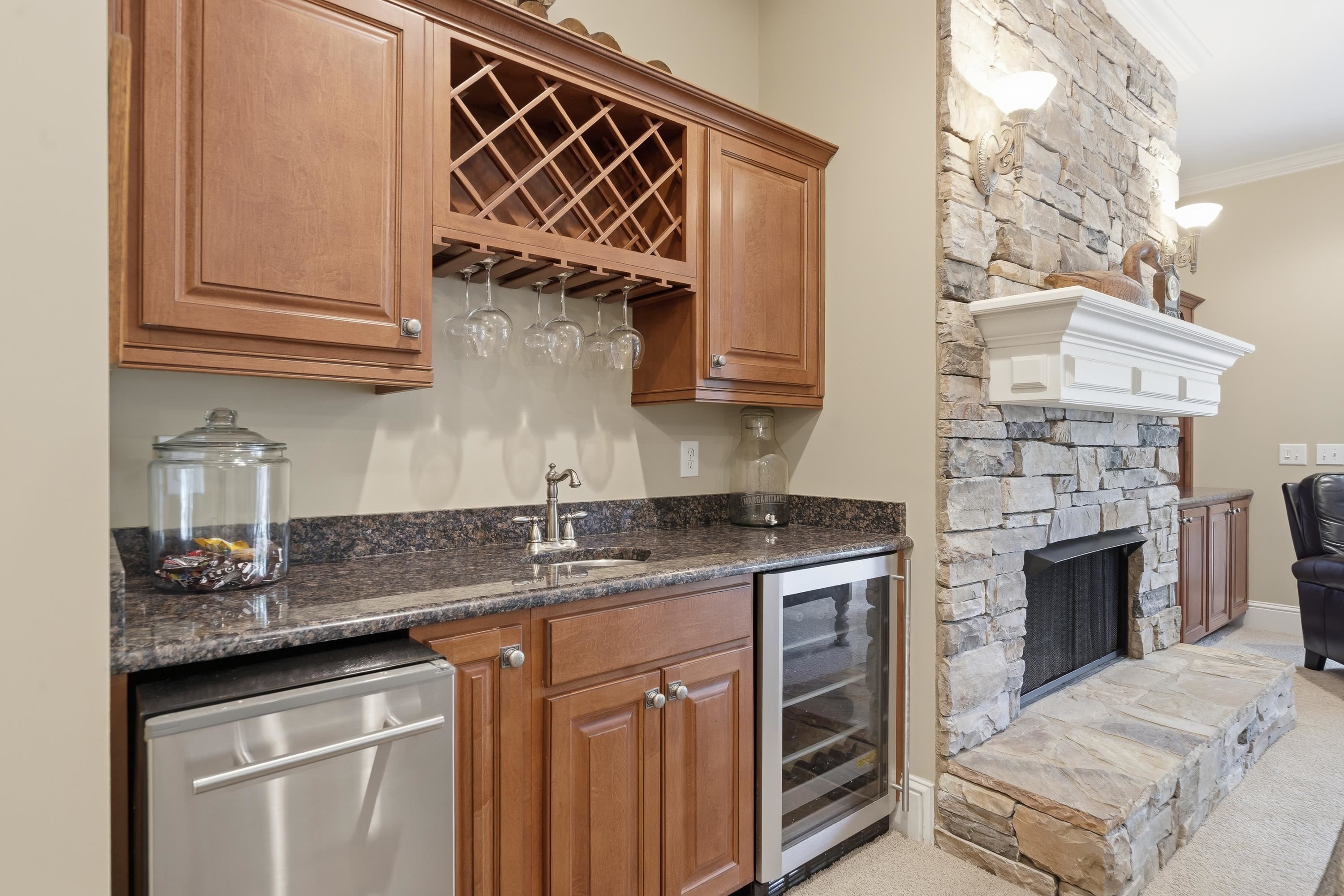 1051 CAWTHORNE LANE image 57