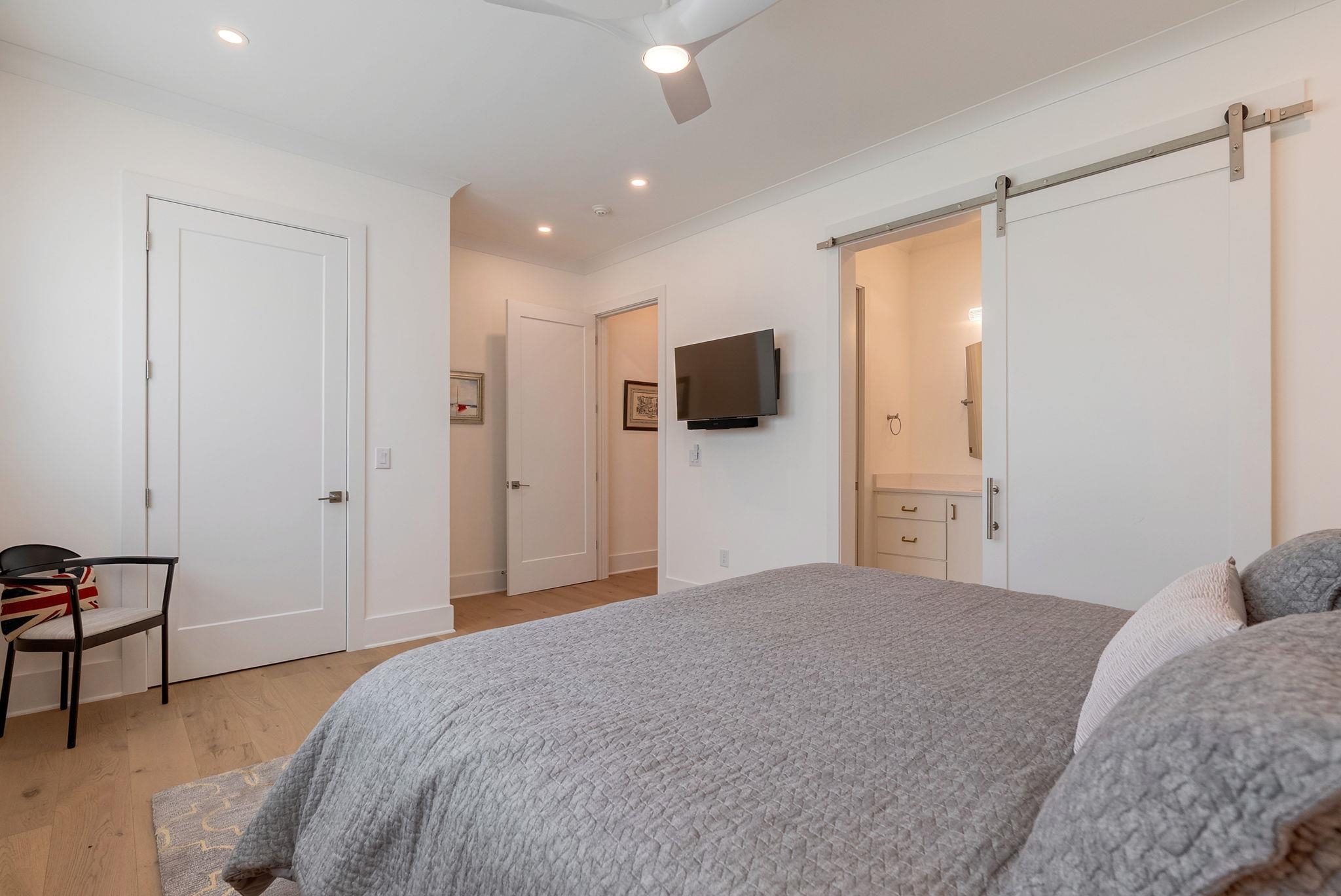 1062 FISH HOOK LANE image 34
