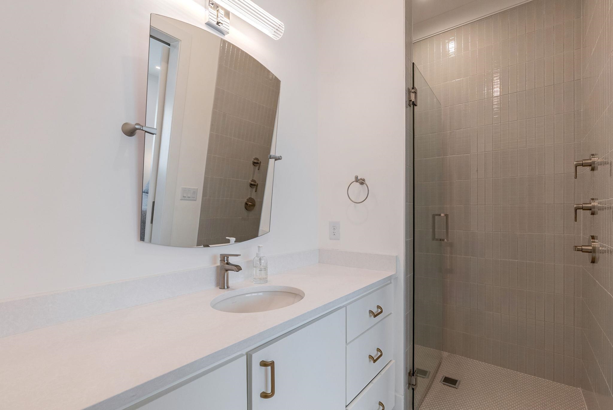 1062 FISH HOOK LANE image 35