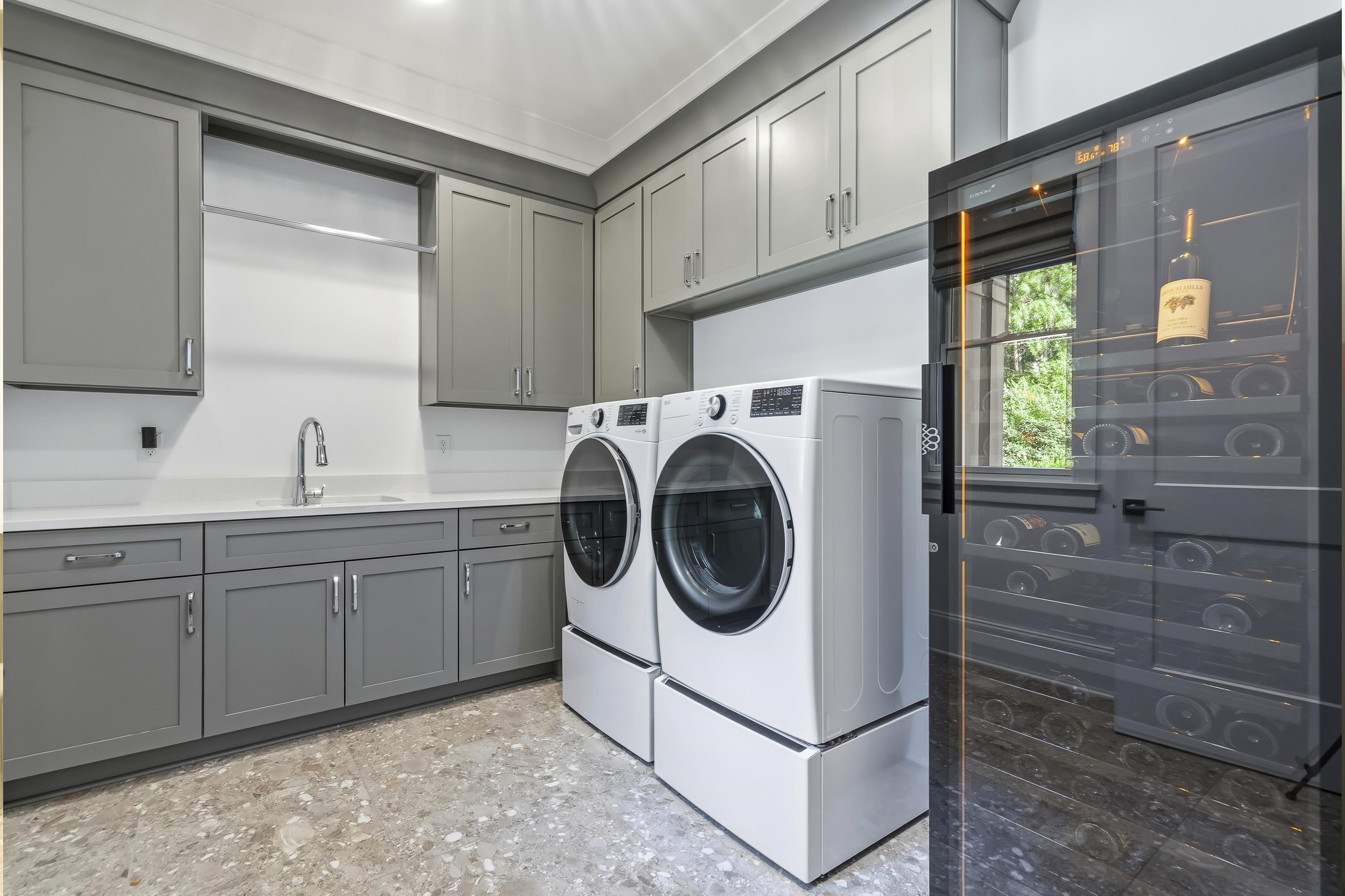 1060 CENTENNIAL POST image 25