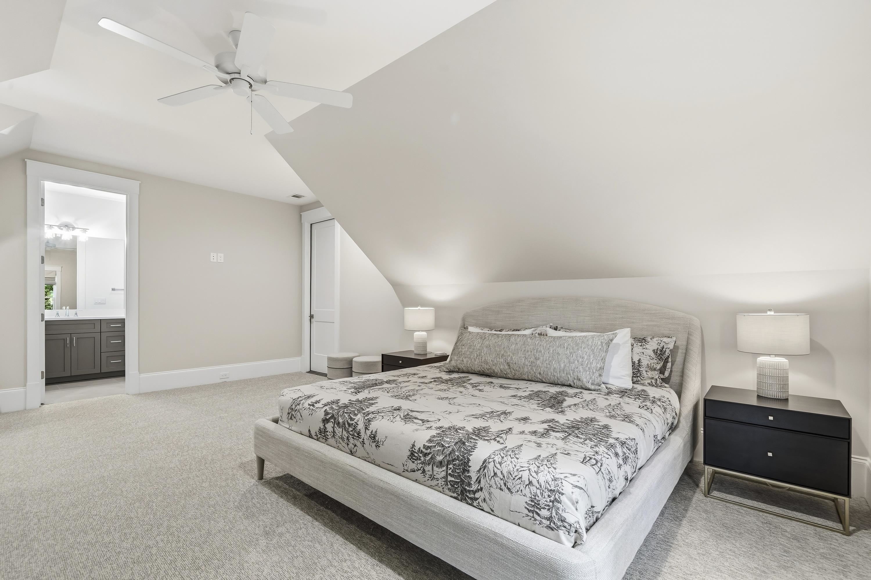 1060 CENTENNIAL POST image 33