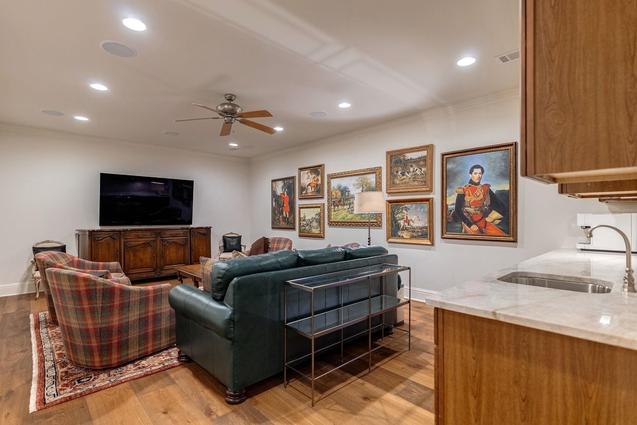 1081 REGENCY DRIVE image 29