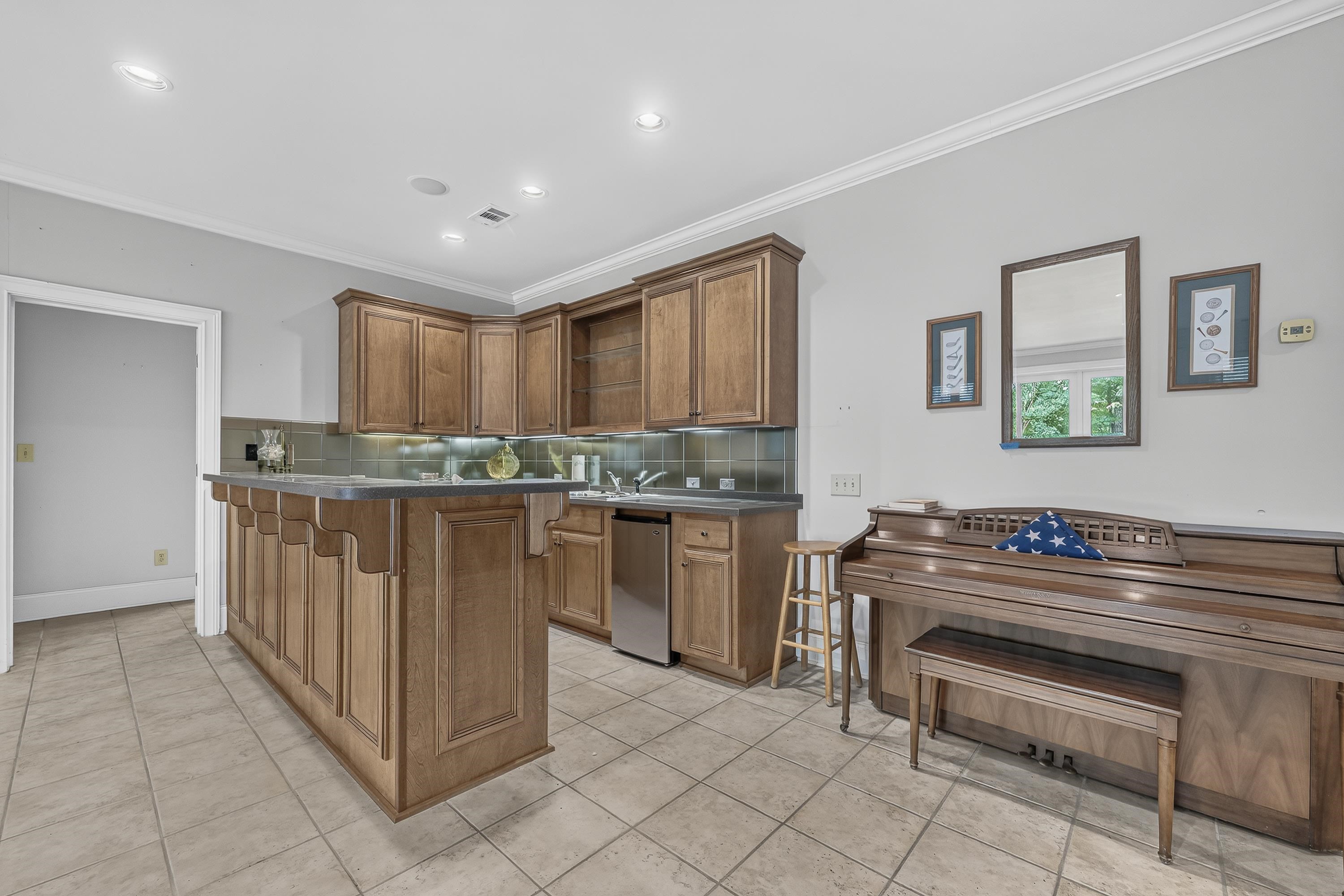 229 REYNOLDS DRIVE image 27