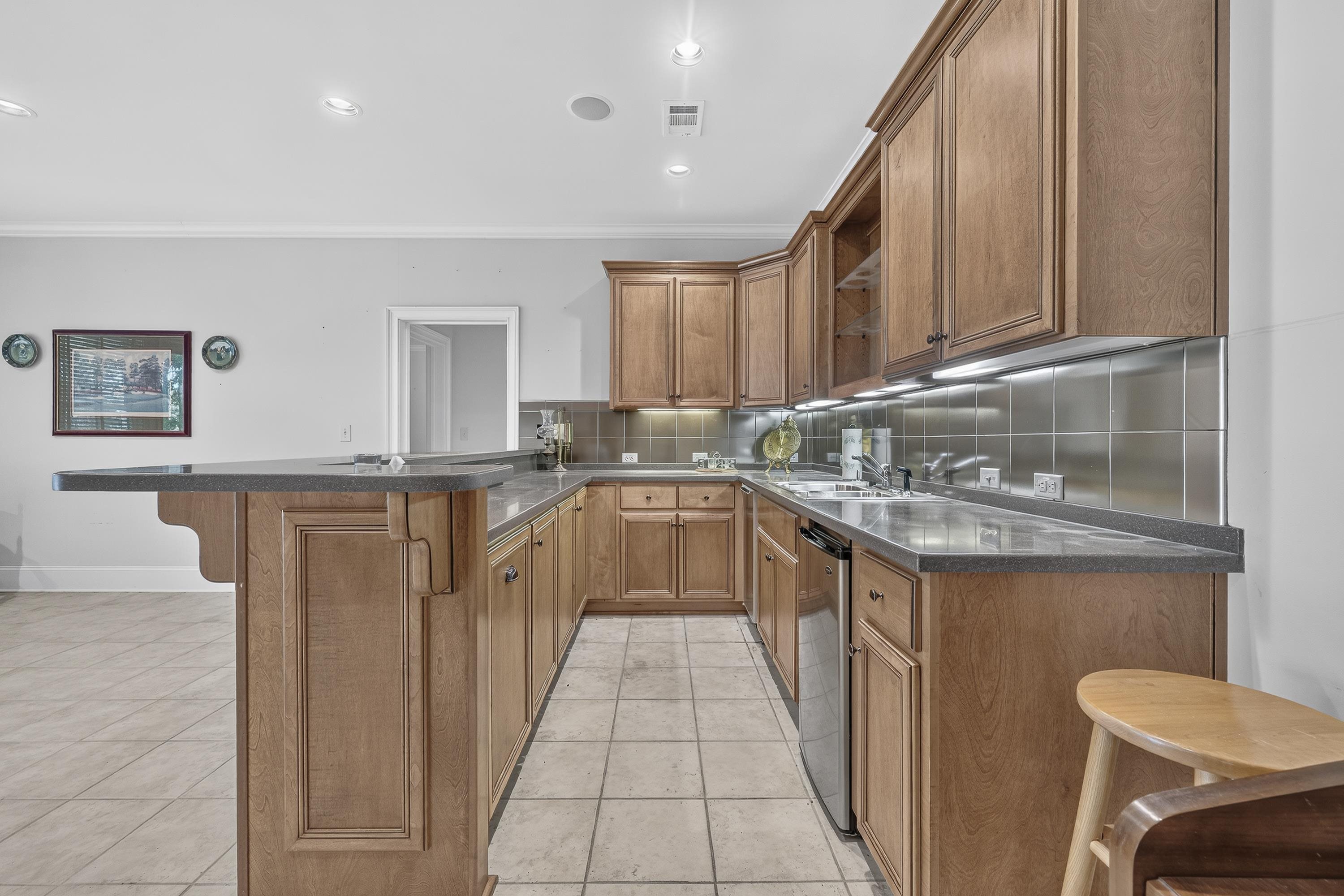 229 REYNOLDS DRIVE image 28