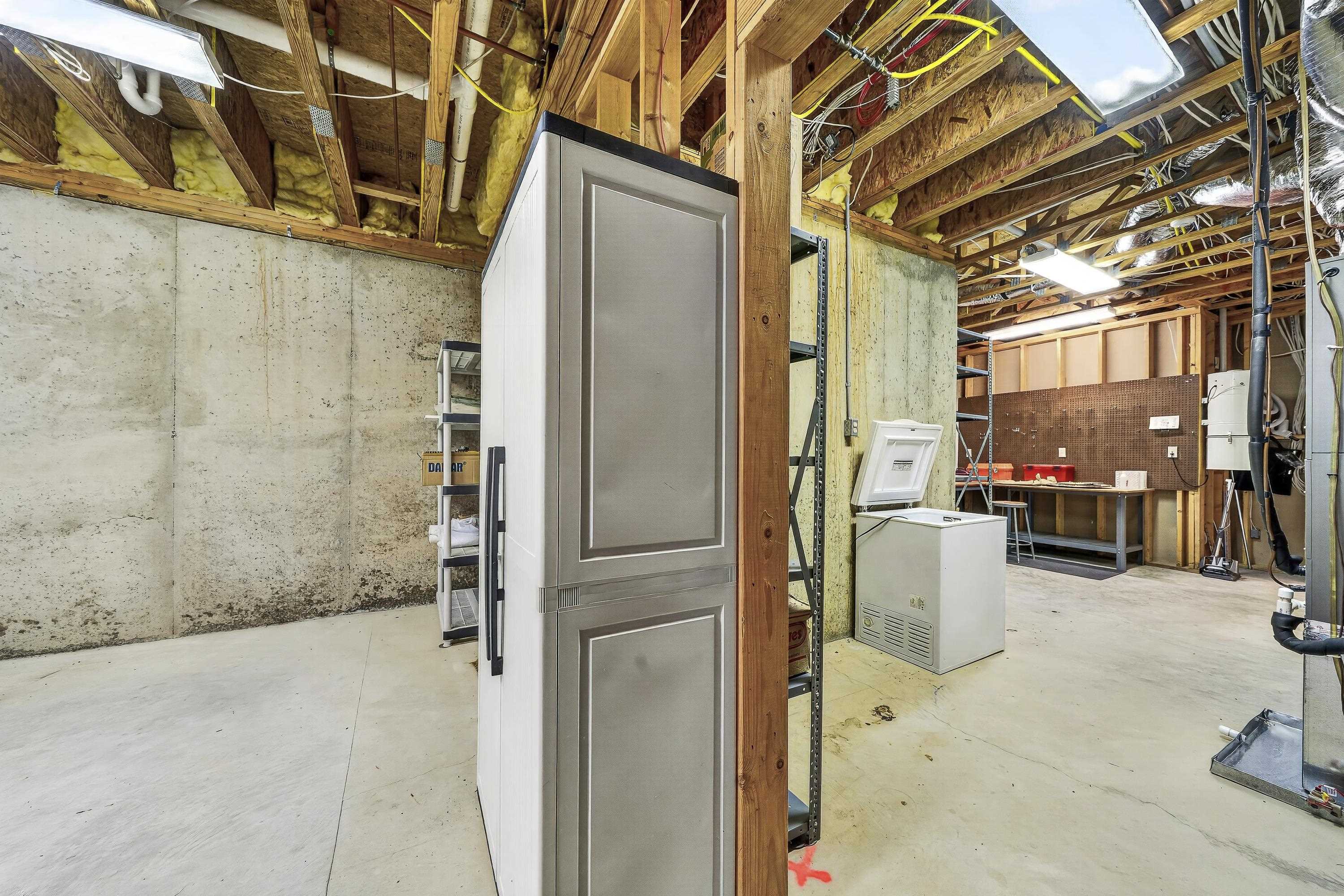 229 REYNOLDS DRIVE image 37
