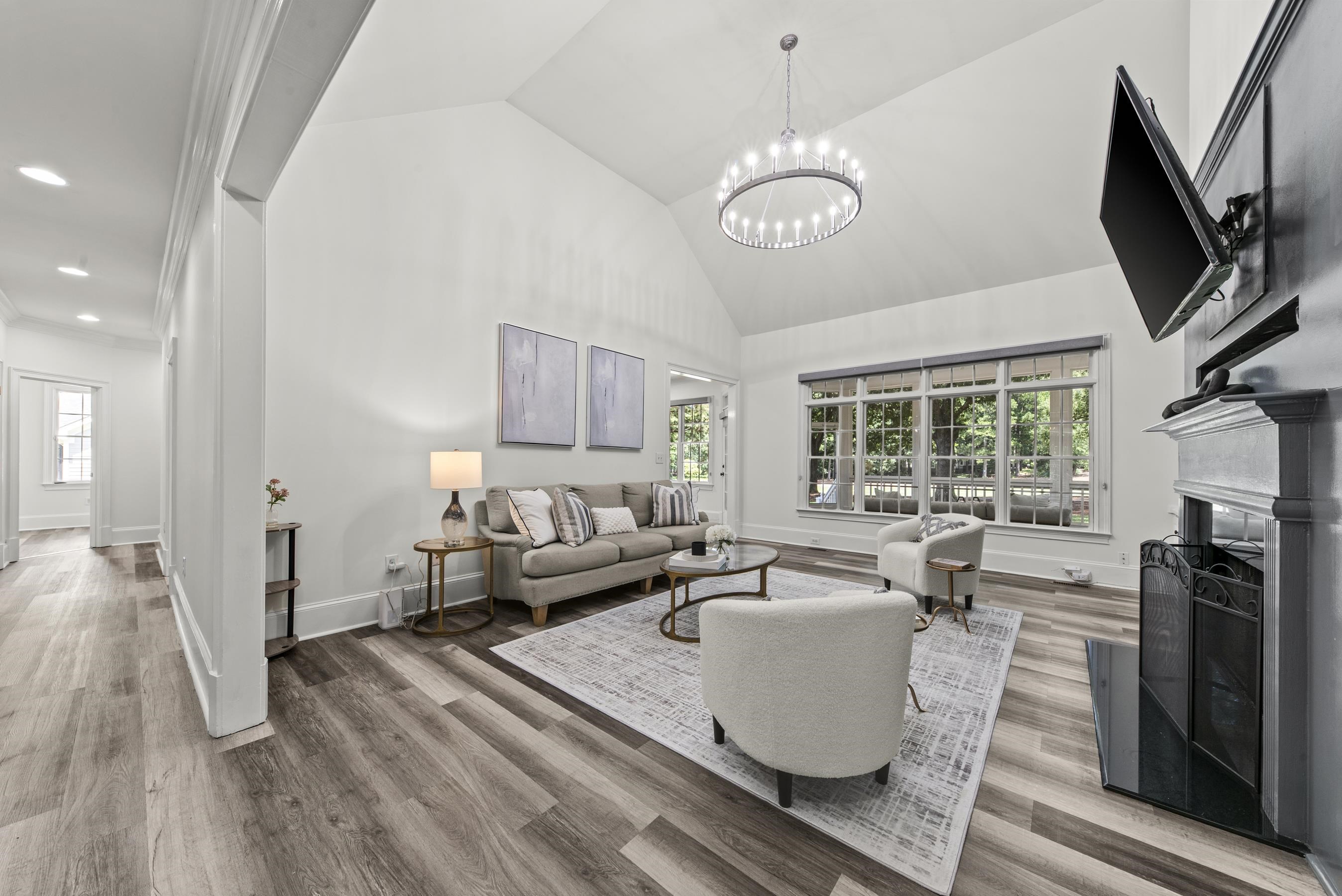204 BROADLANDS DRIVE image 13