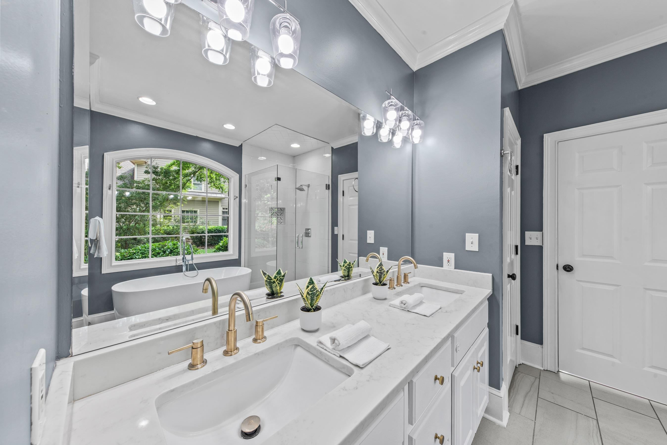 204 BROADLANDS DRIVE image 35