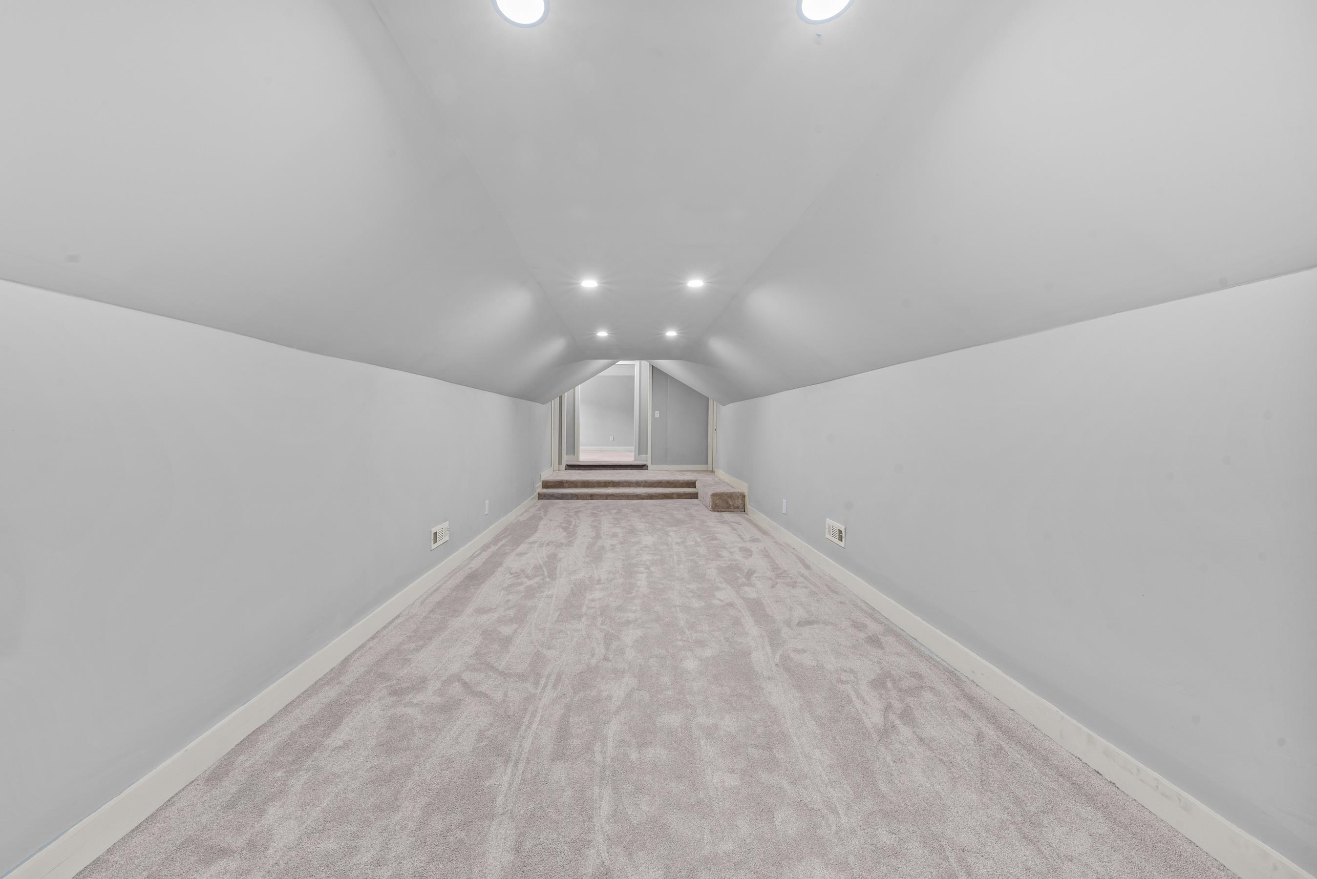204 BROADLANDS DRIVE image 45