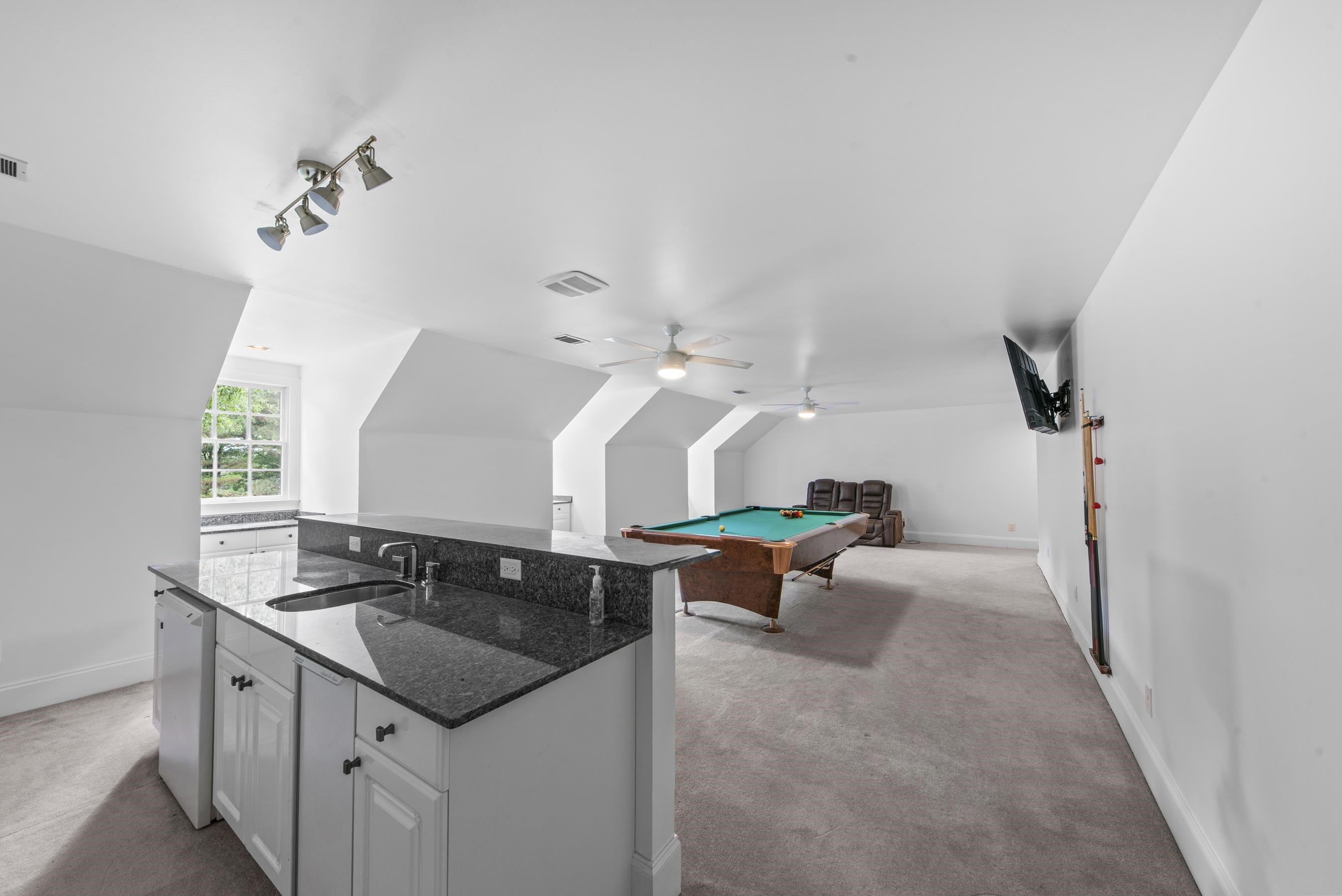 204 BROADLANDS DRIVE image 49