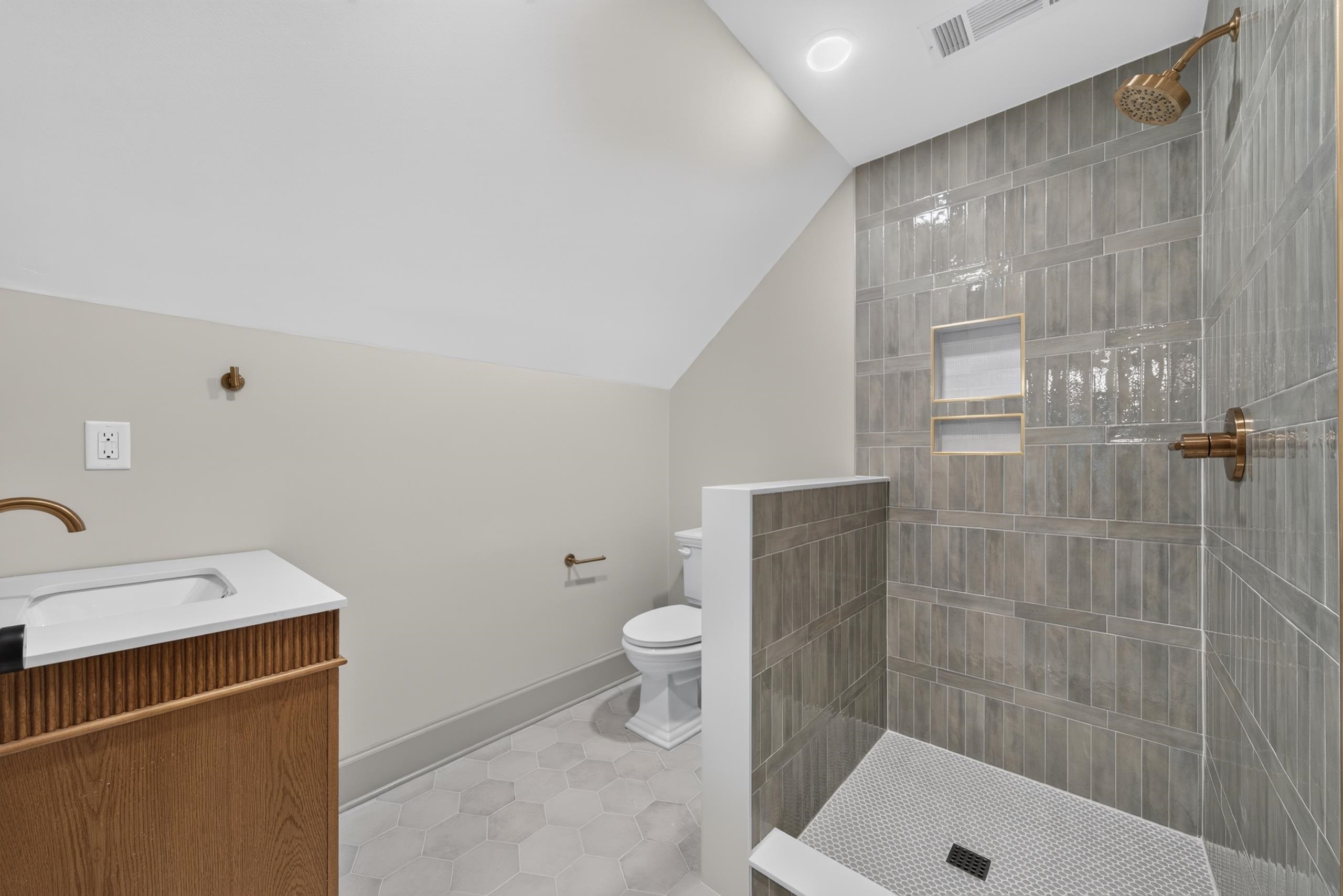 1031 MONTGOMERY DRIVE image 43