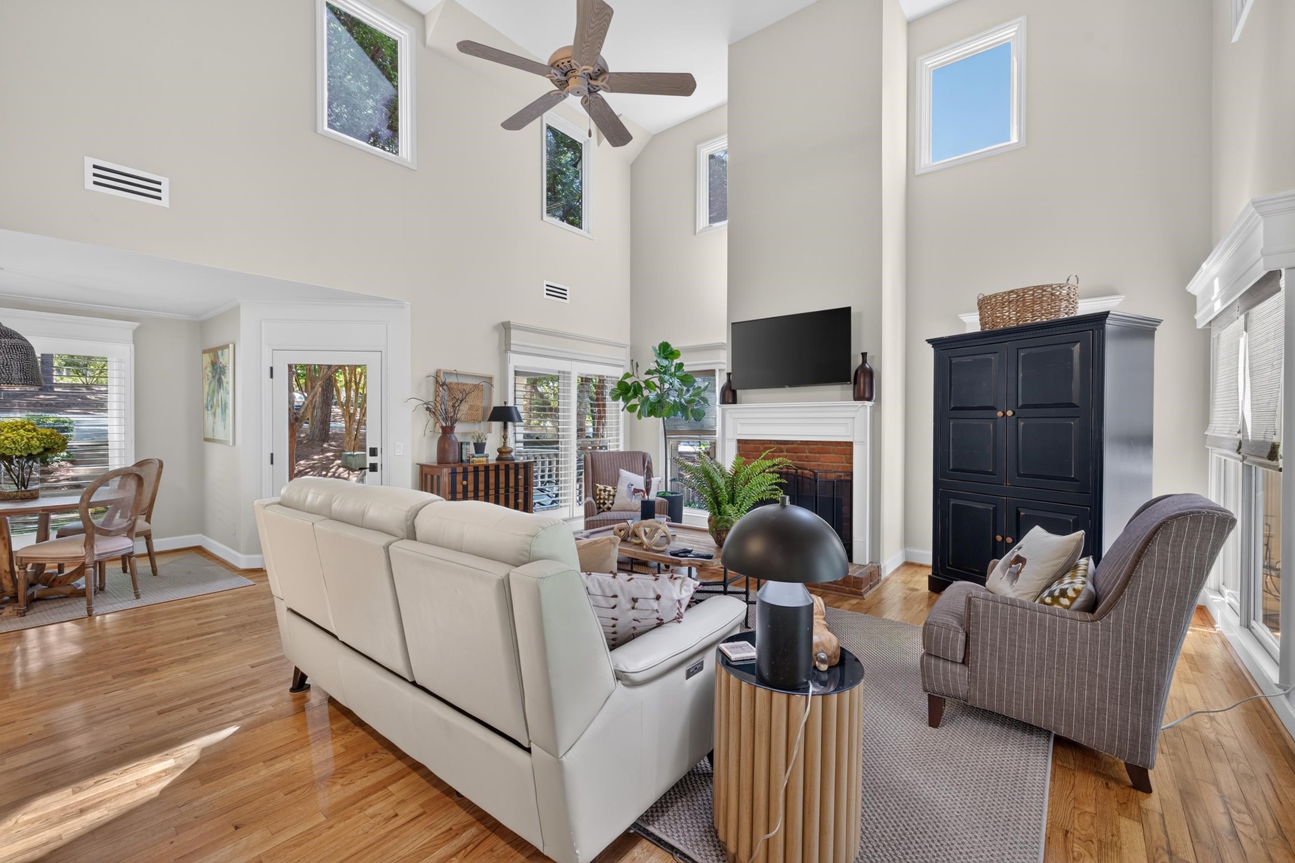 1053 CLUB HOUSE LANE image 12