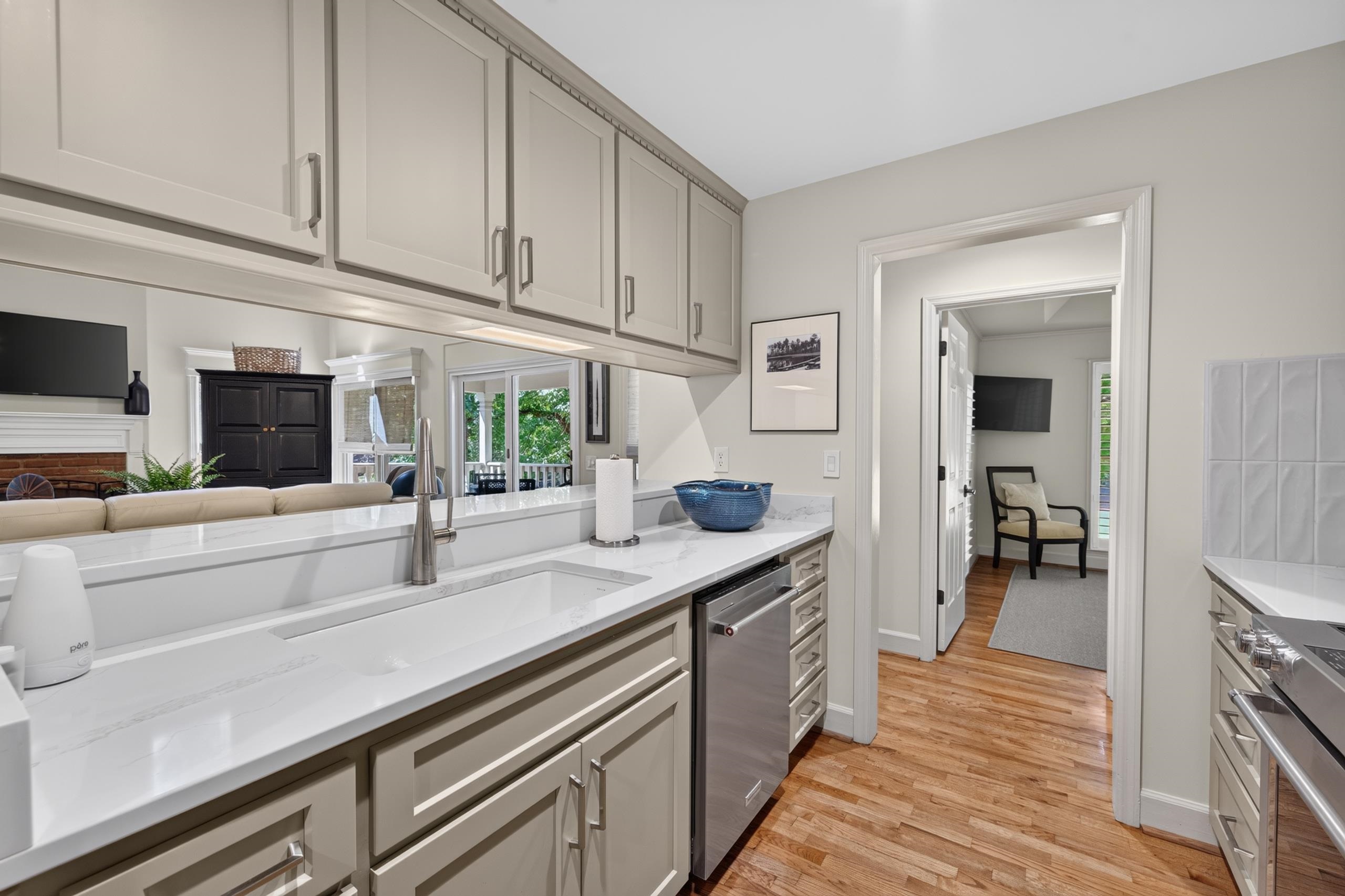 1053 CLUB HOUSE LANE image 24