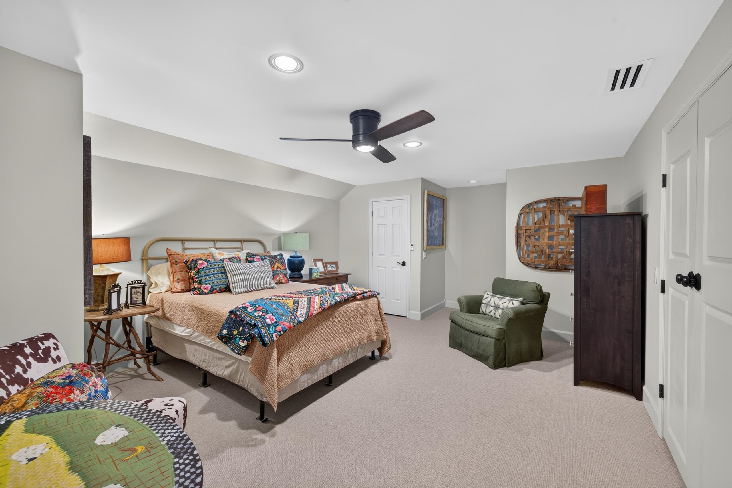 1053 CLUB HOUSE LANE image 25