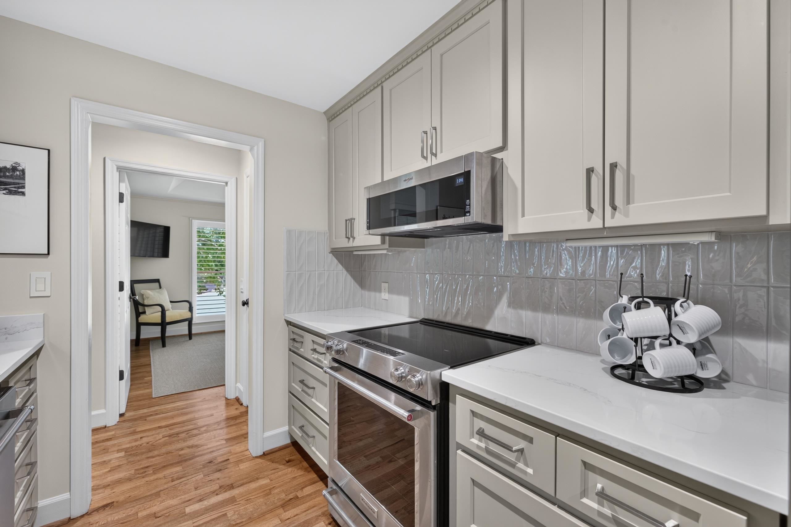 1053 CLUB HOUSE LANE image 6