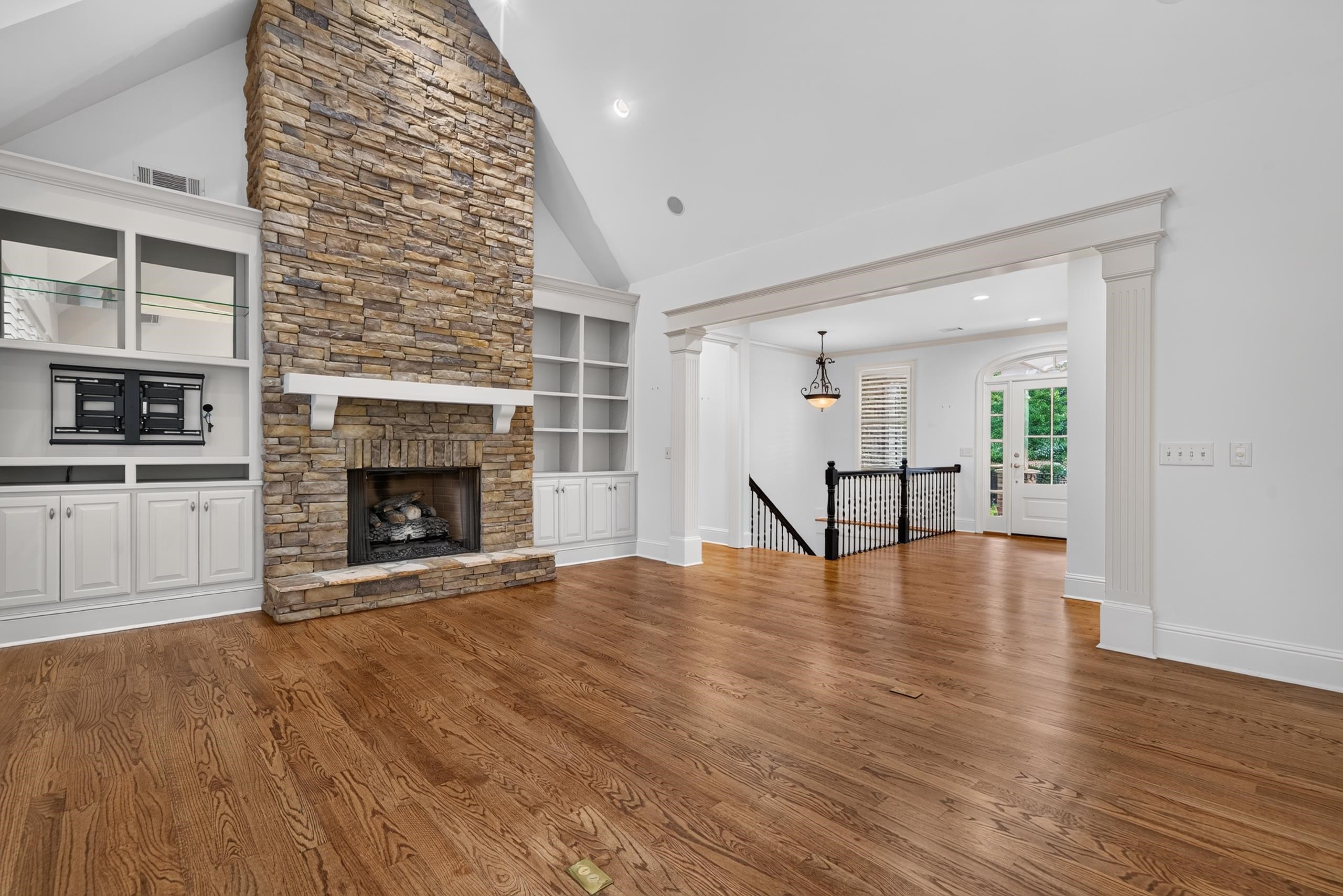 1050 DEJARNET PLACE image 13