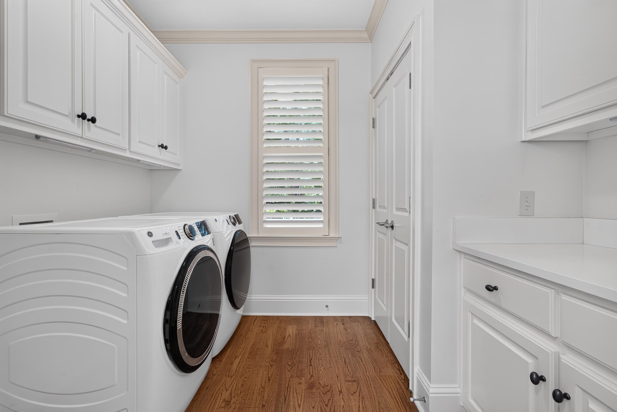 1050 DEJARNET PLACE image 32