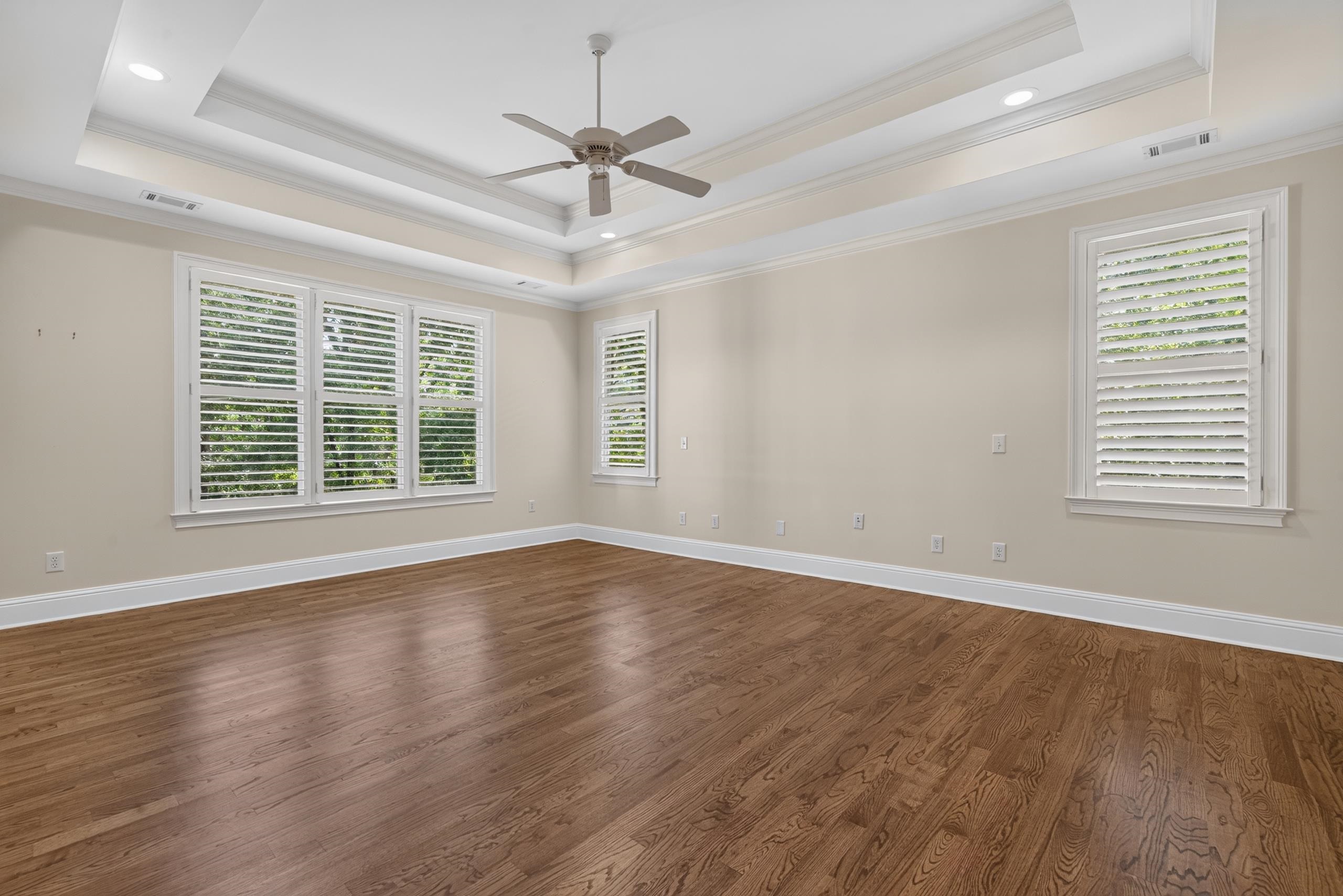 1050 DEJARNET PLACE image 38