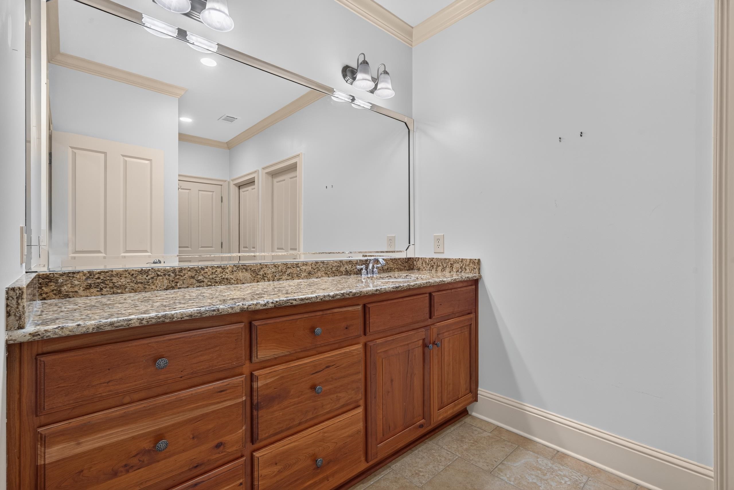 1050 DEJARNET PLACE image 62