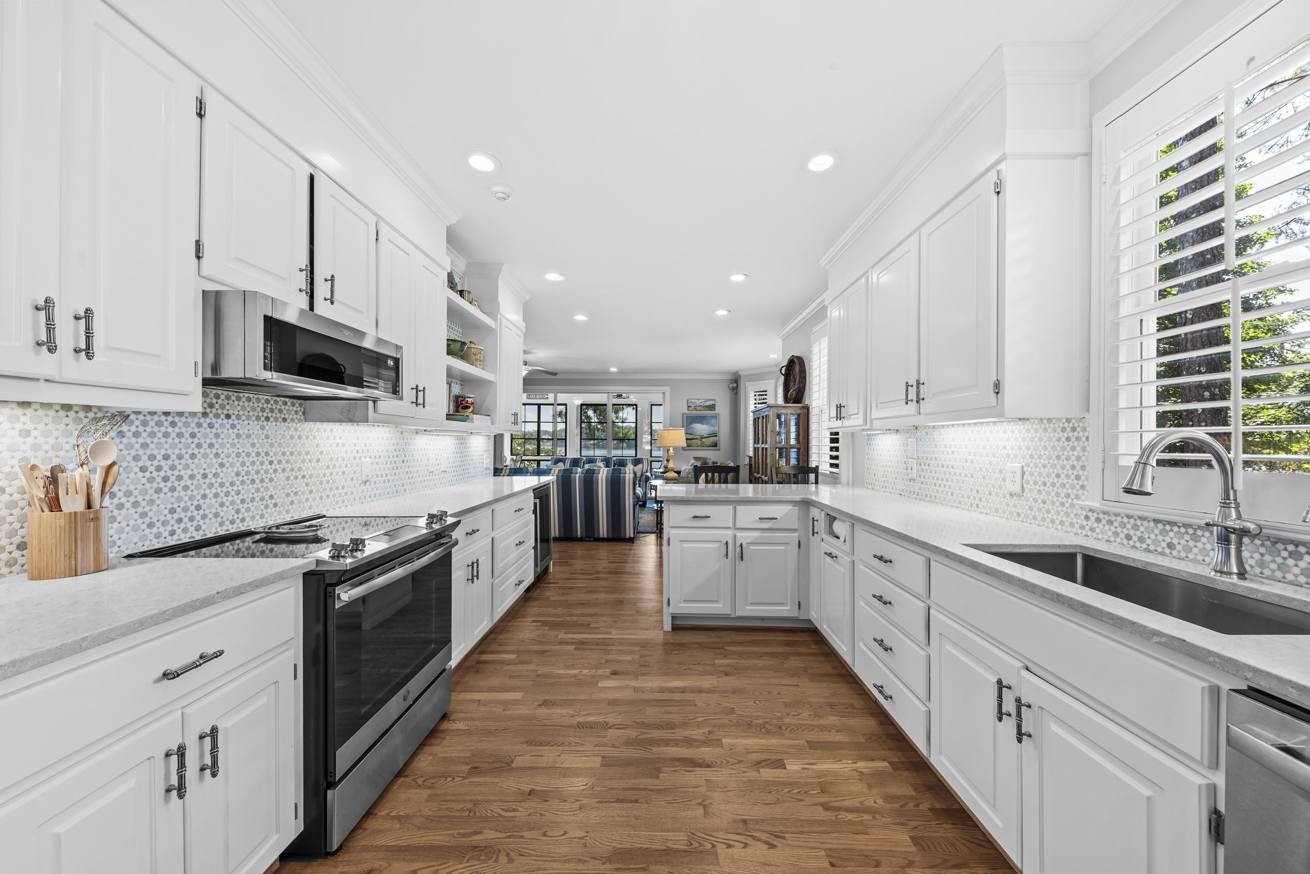 155 OAKTON SOUTH image 16