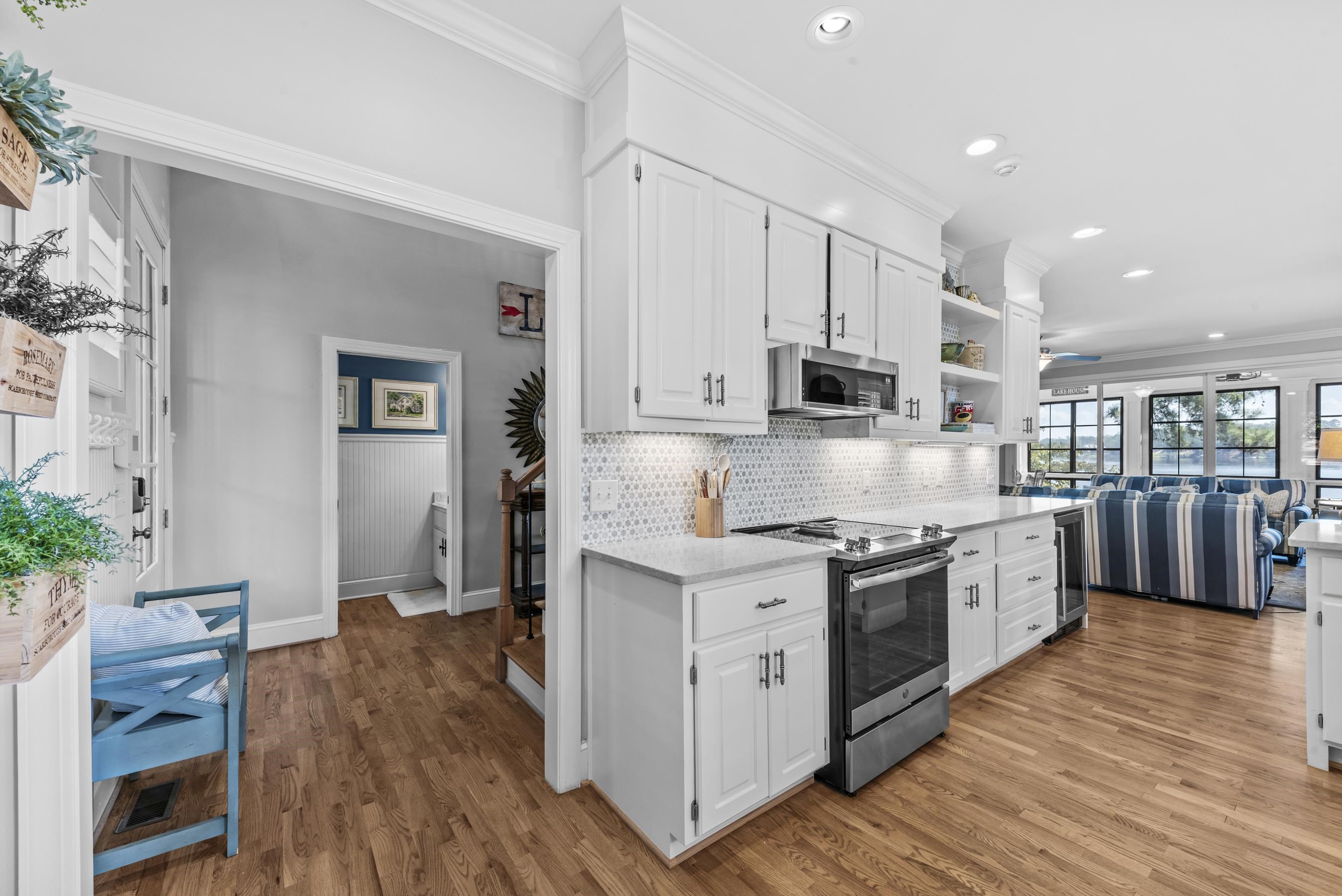 155 OAKTON SOUTH image 17