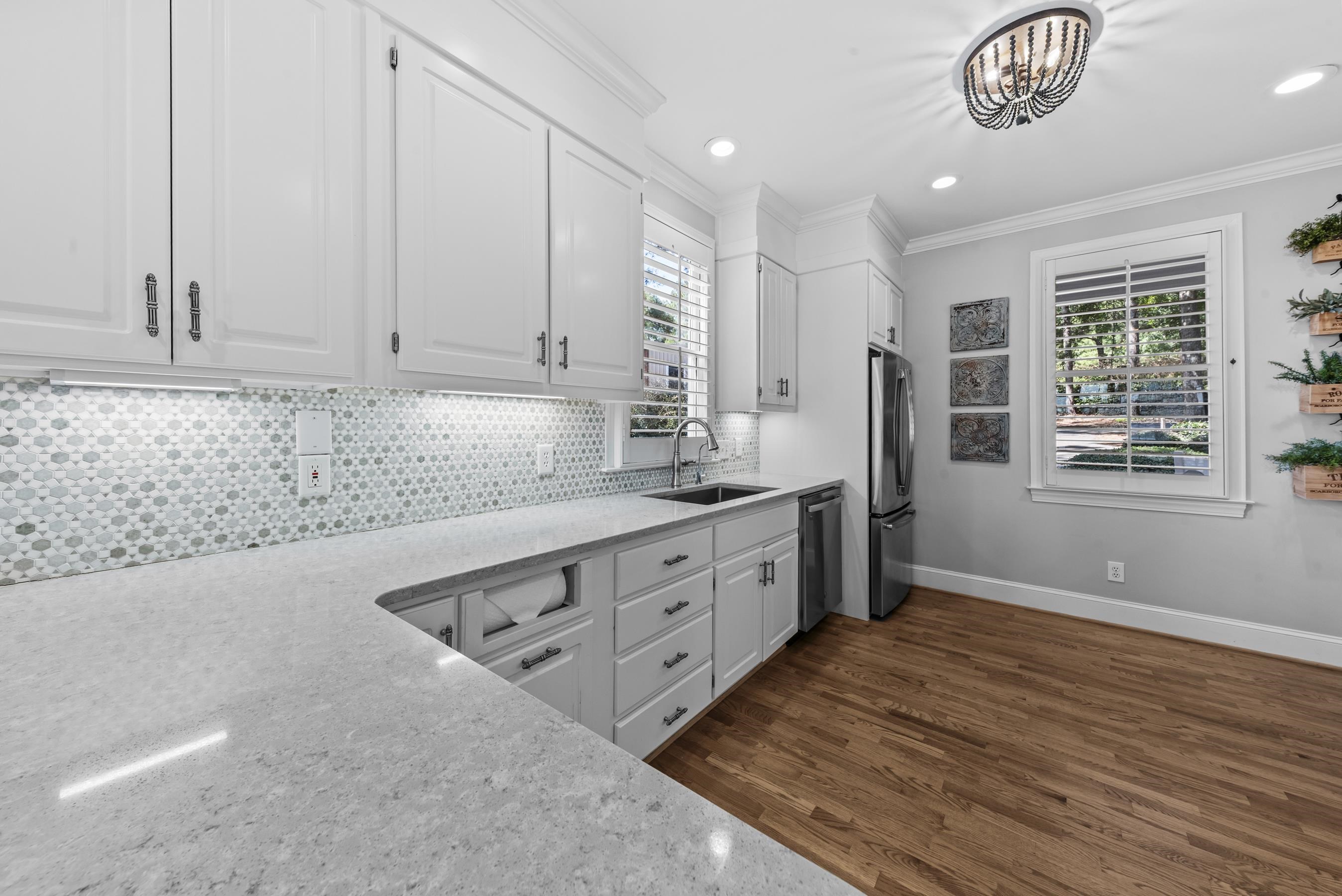 155 OAKTON SOUTH image 18