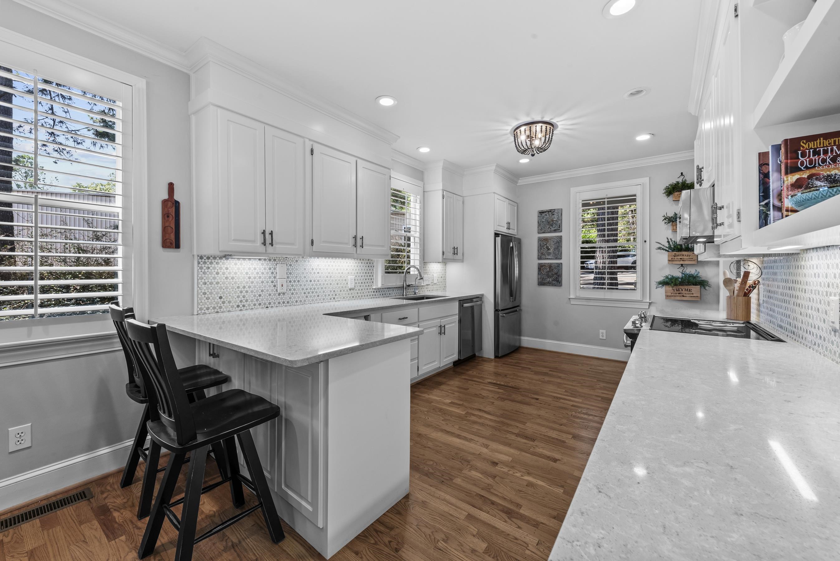 155 OAKTON SOUTH image 20