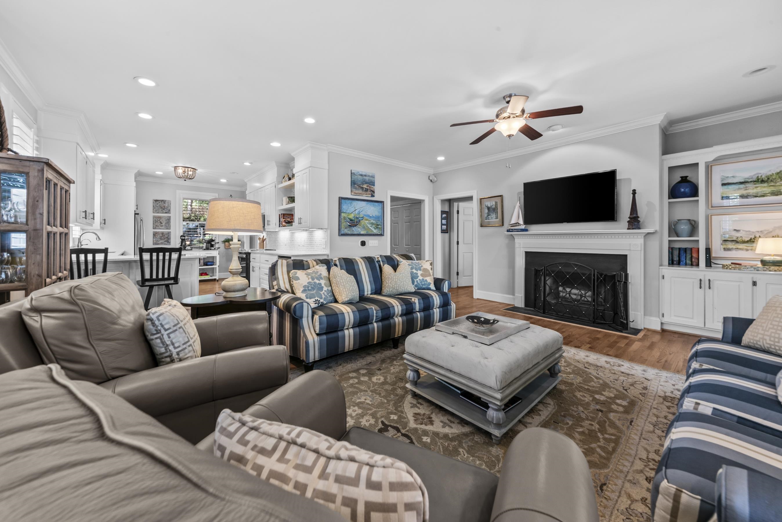 155 OAKTON SOUTH image 23