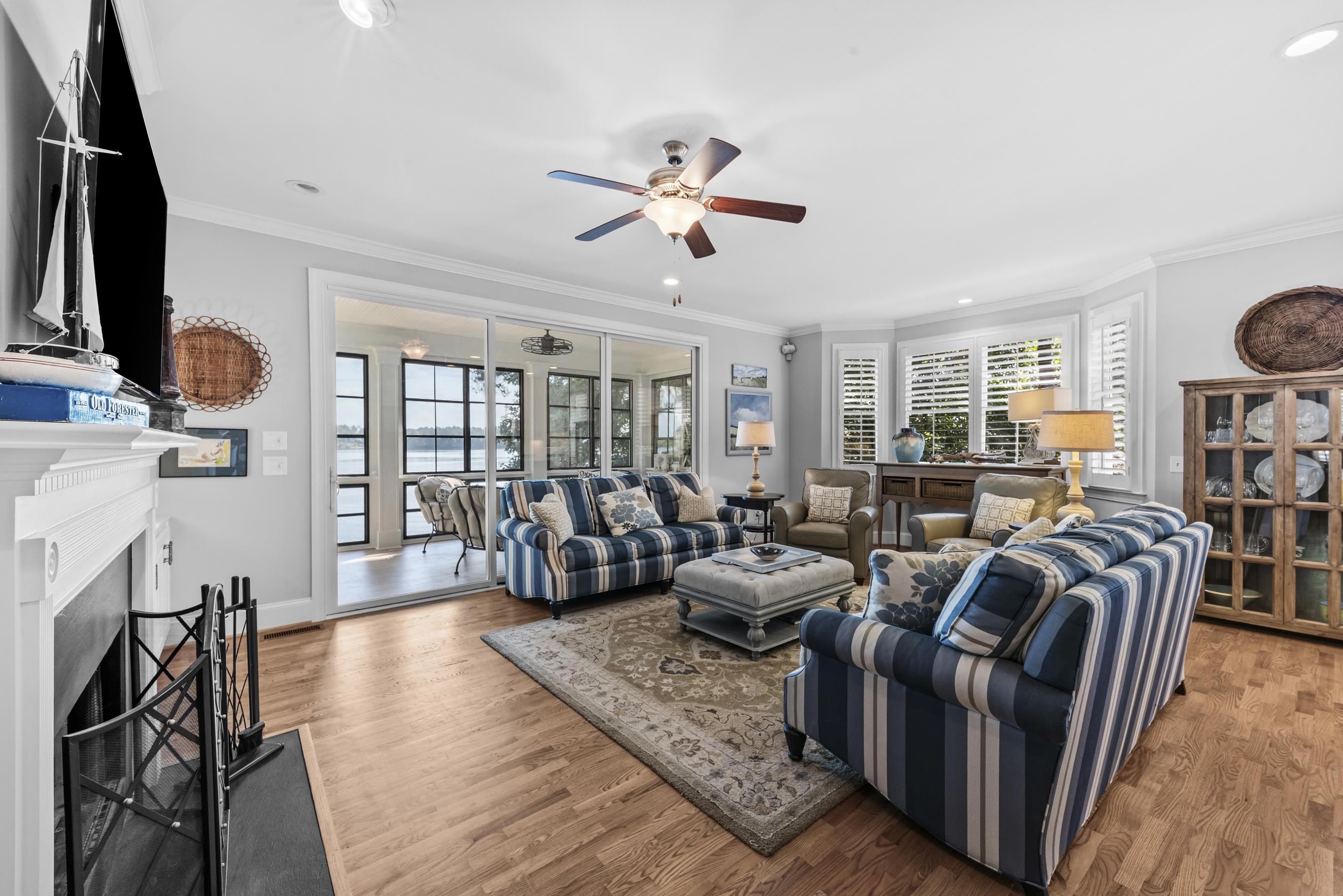 155 OAKTON SOUTH image 24