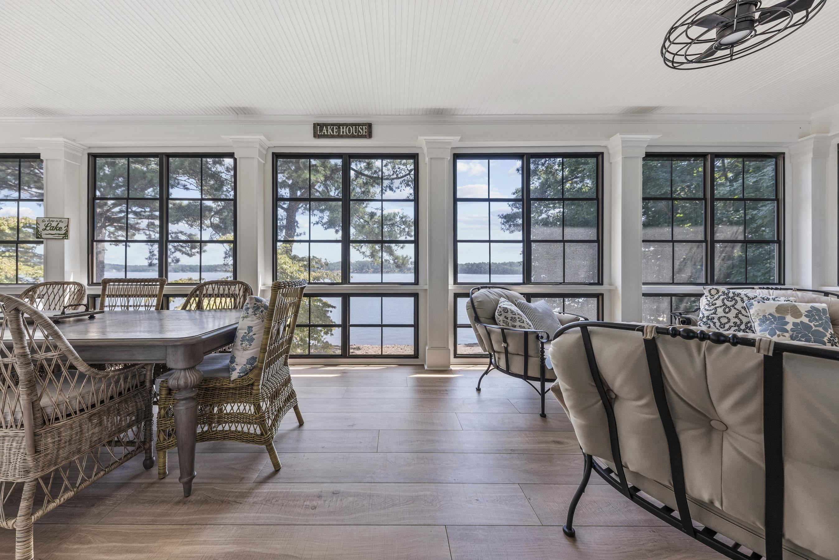 155 OAKTON SOUTH image 25