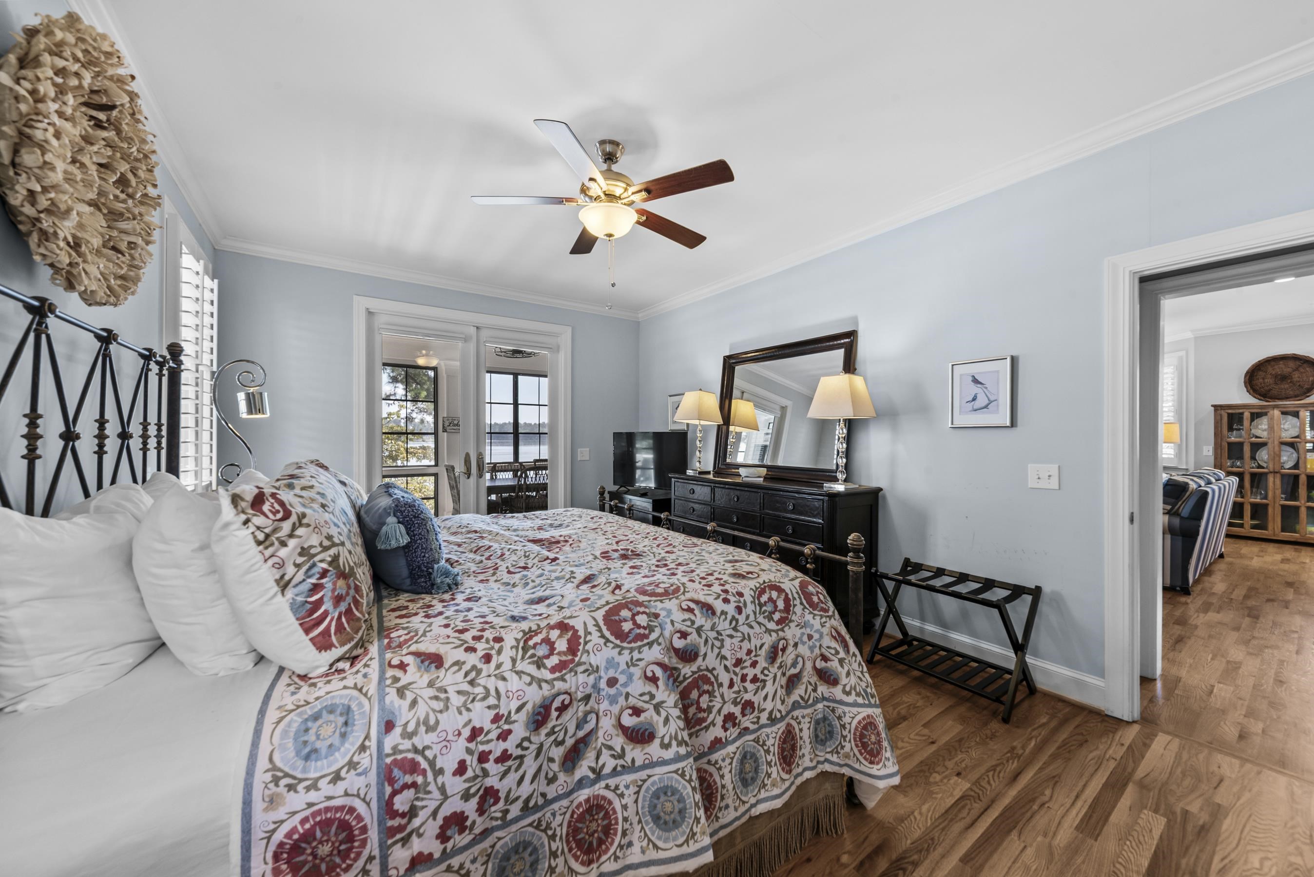 155 OAKTON SOUTH image 32