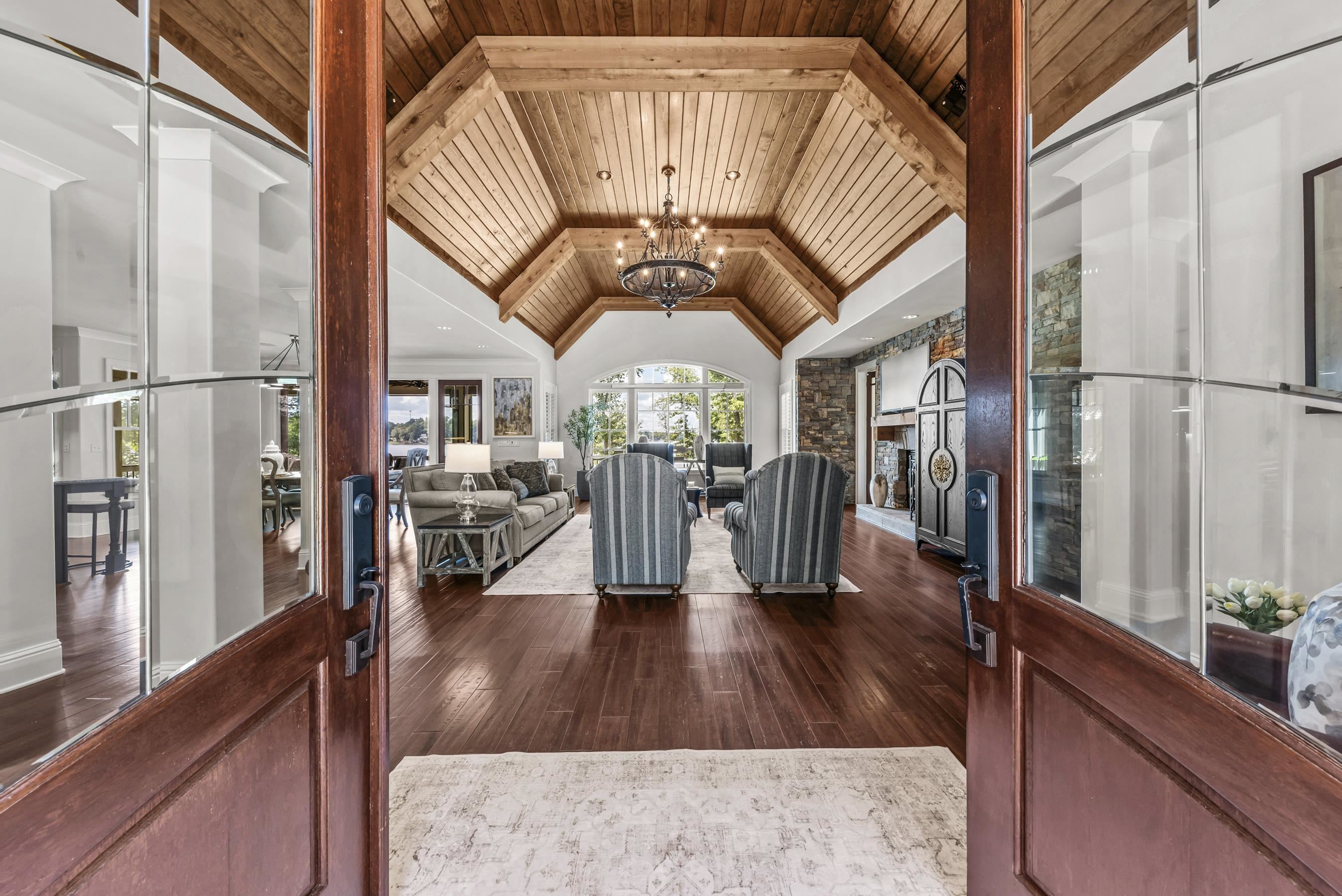 131 CAROLYN DRIVE image 12