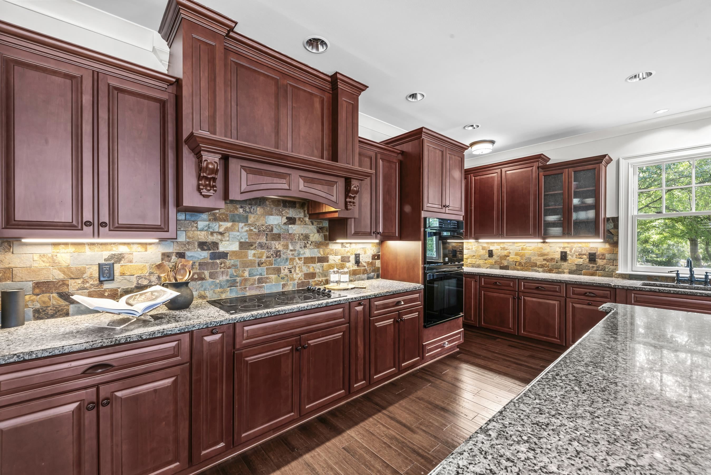 131 CAROLYN DRIVE image 25
