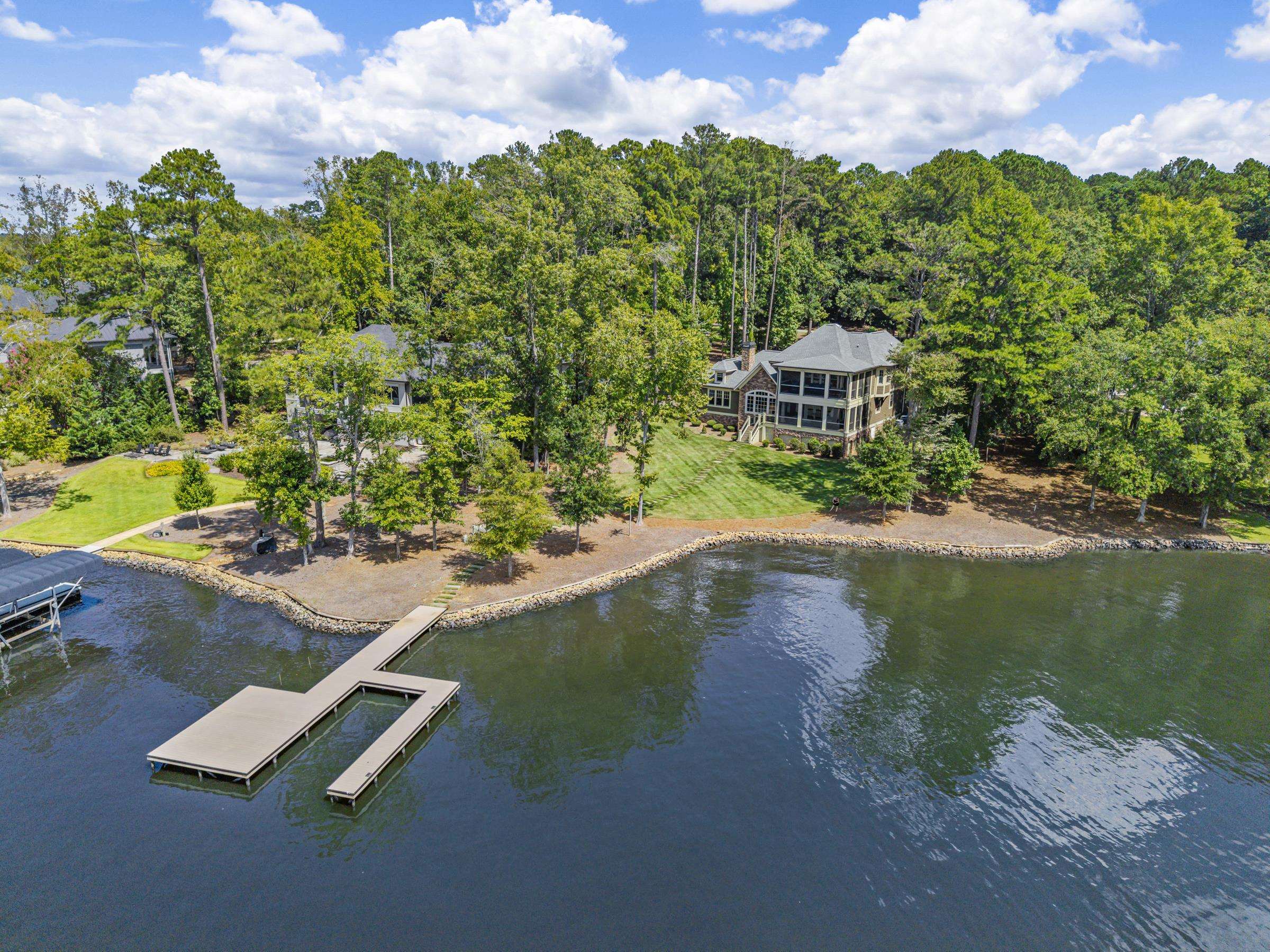 131 CAROLYN DRIVE image 4