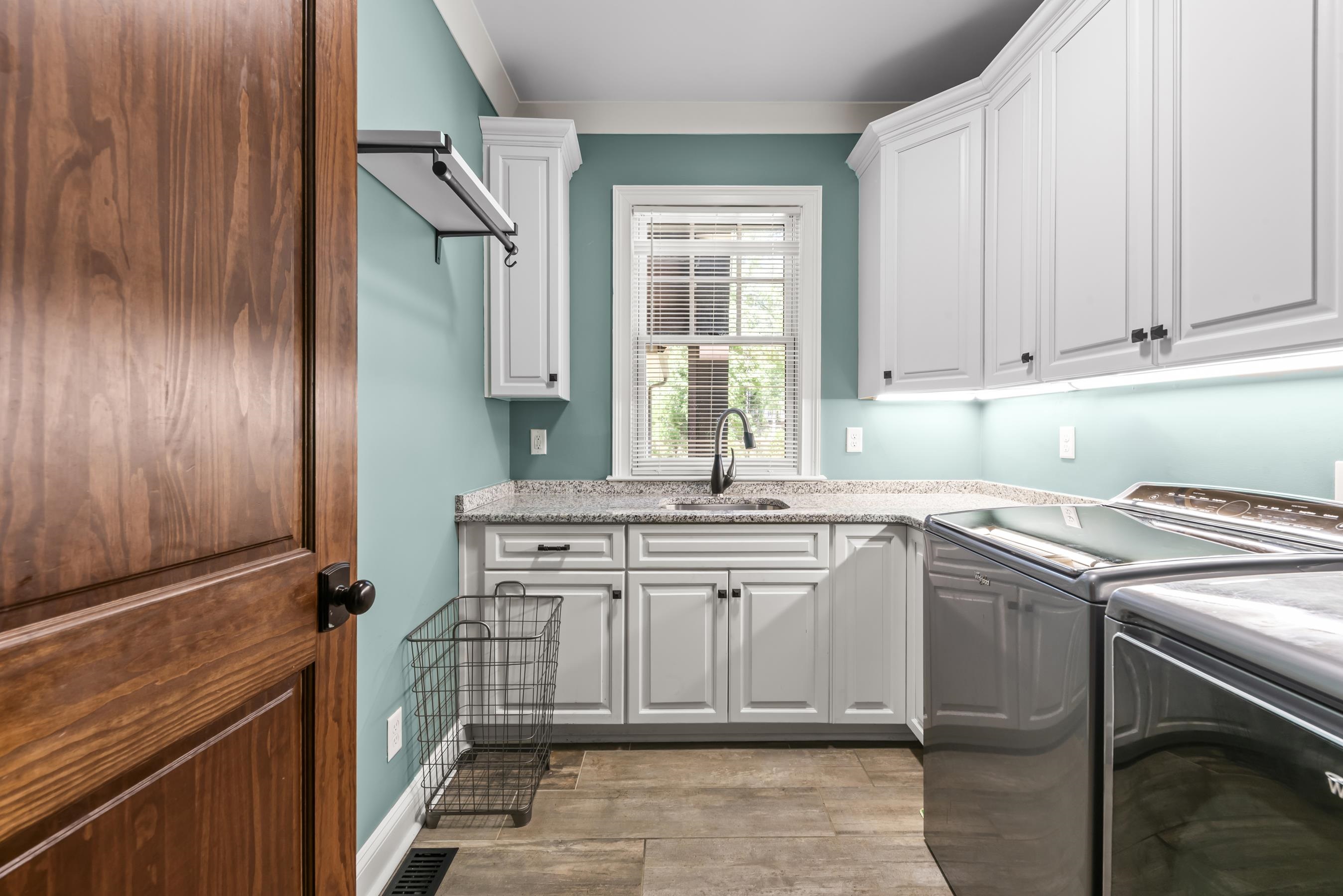131 CAROLYN DRIVE image 34