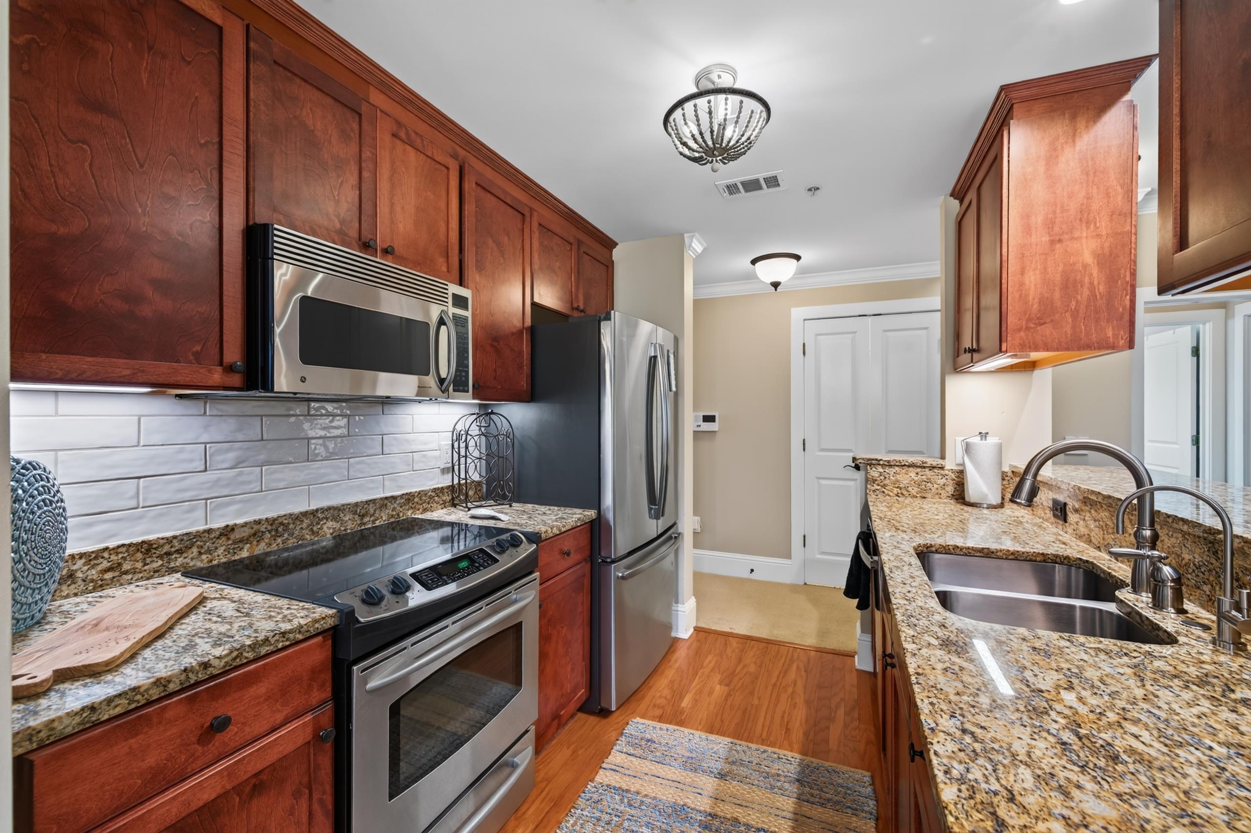 1020 F CREEKSIDE image 17