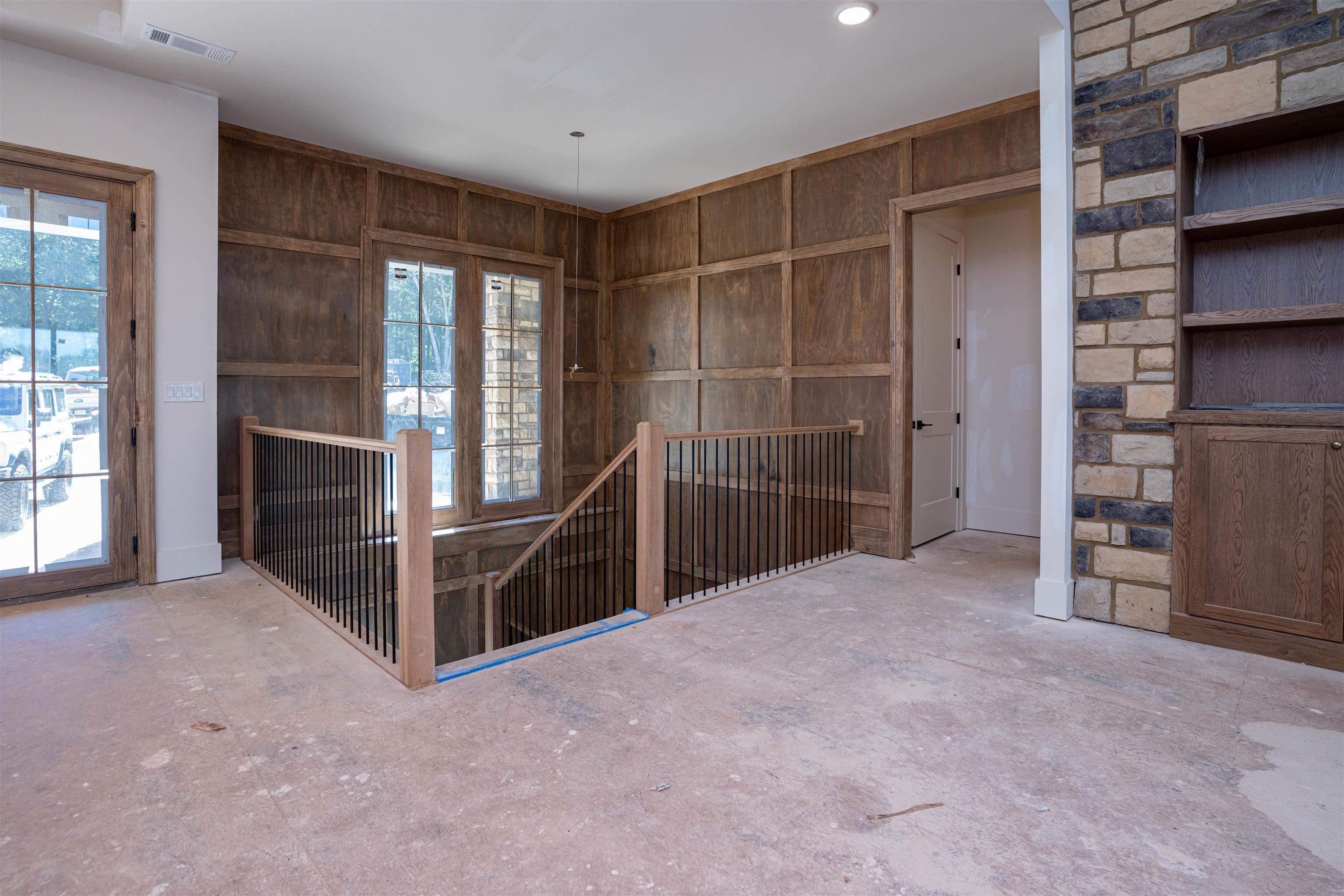 233 REYNOLDS DRIVE image 12
