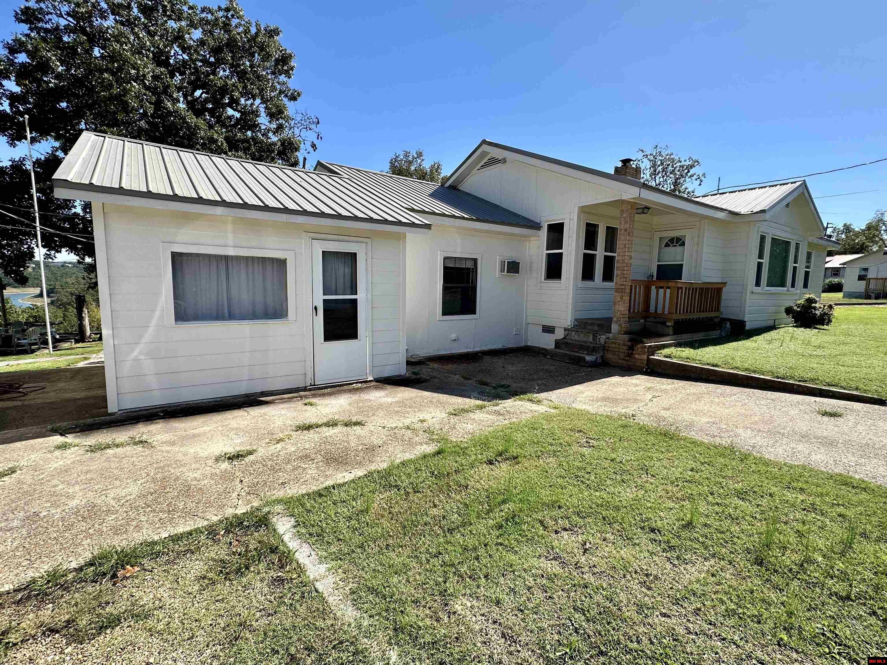 887 Howard Creek Road