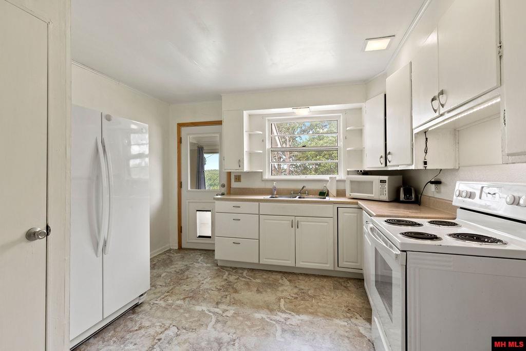 887 Howard Creek Road