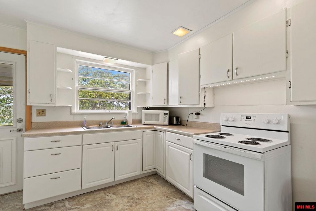 887 Howard Creek Road