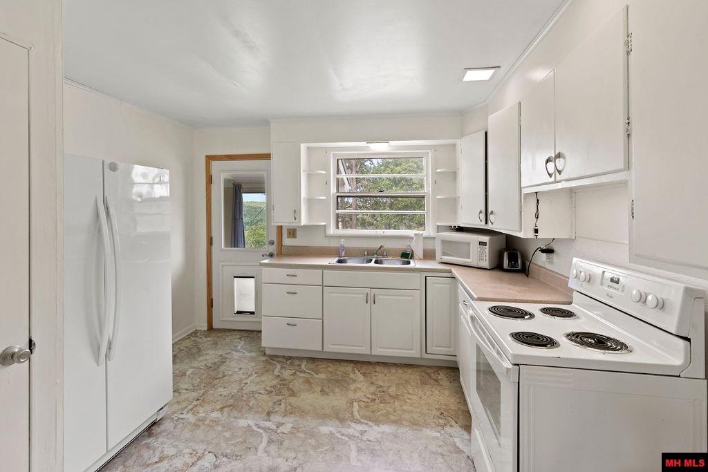 887 Howard Creek Road