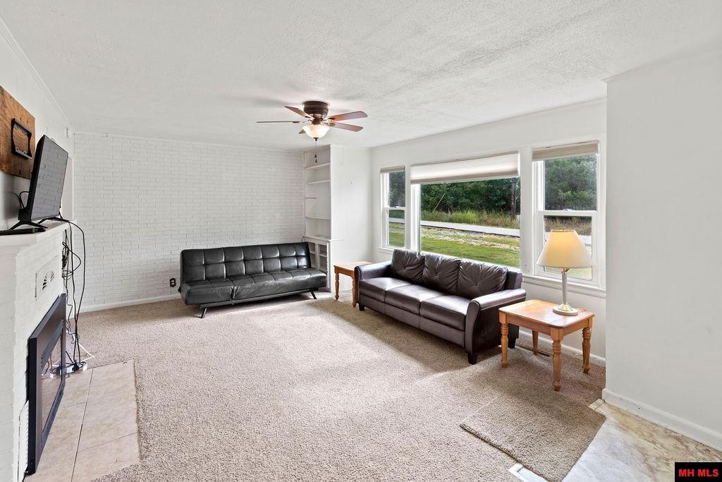 887 Howard Creek Road