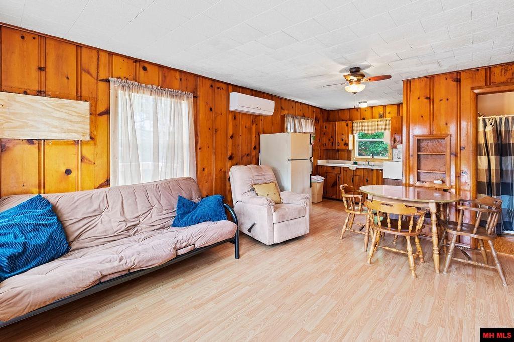 887 Howard Creek Road