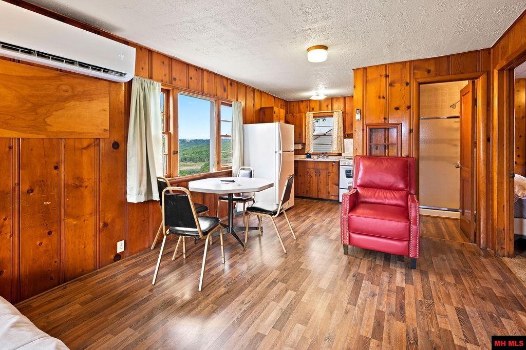 887 Howard Creek Road