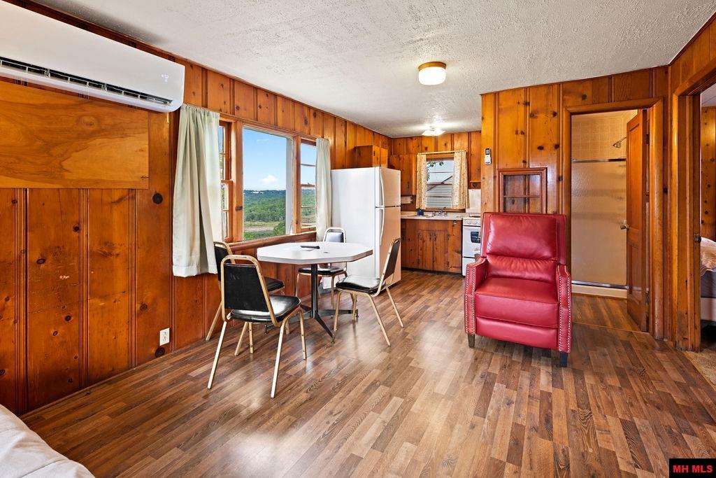 887 Howard Creek Road