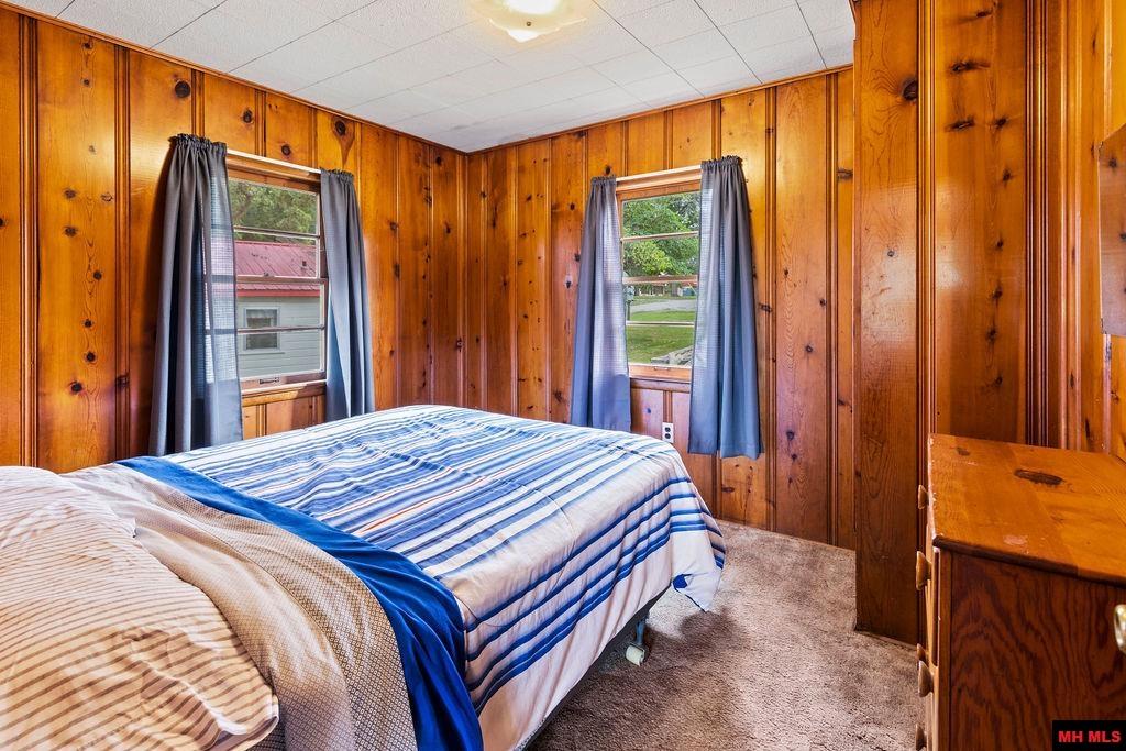 887 Howard Creek Road