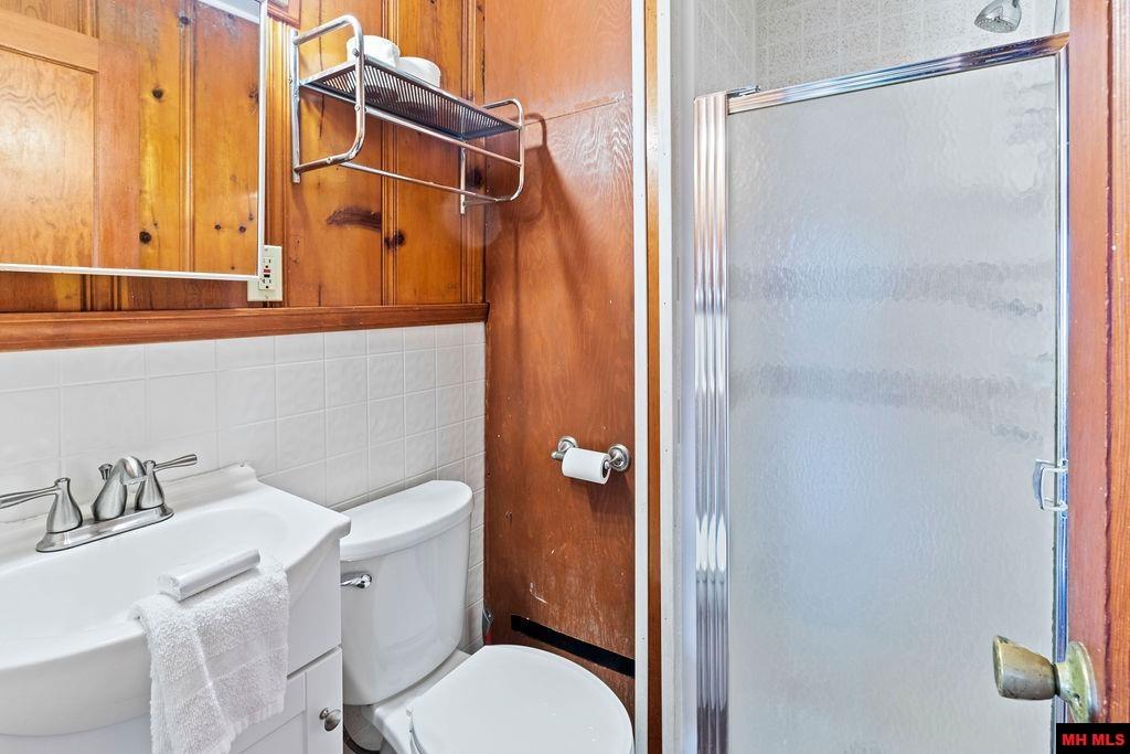 887 Howard Creek Road