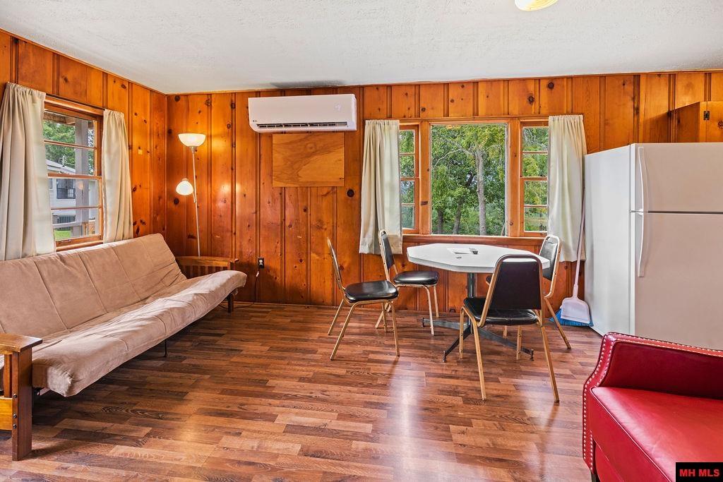 887 Howard Creek Road