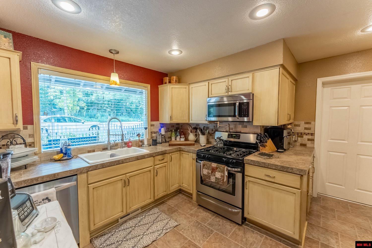 2325 FOUT ROAD Gamaliel, AR